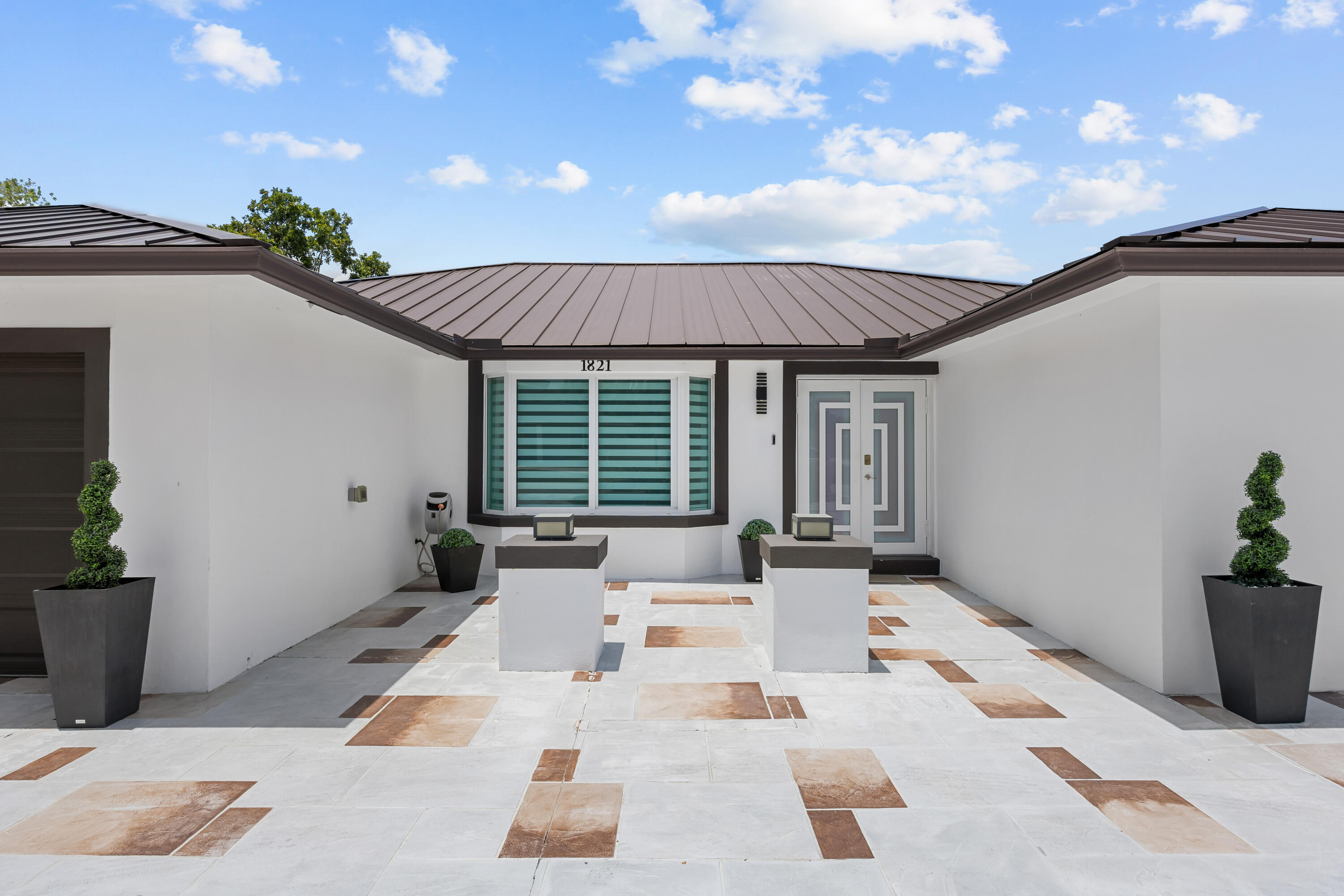 MANGO LAKE - Residential