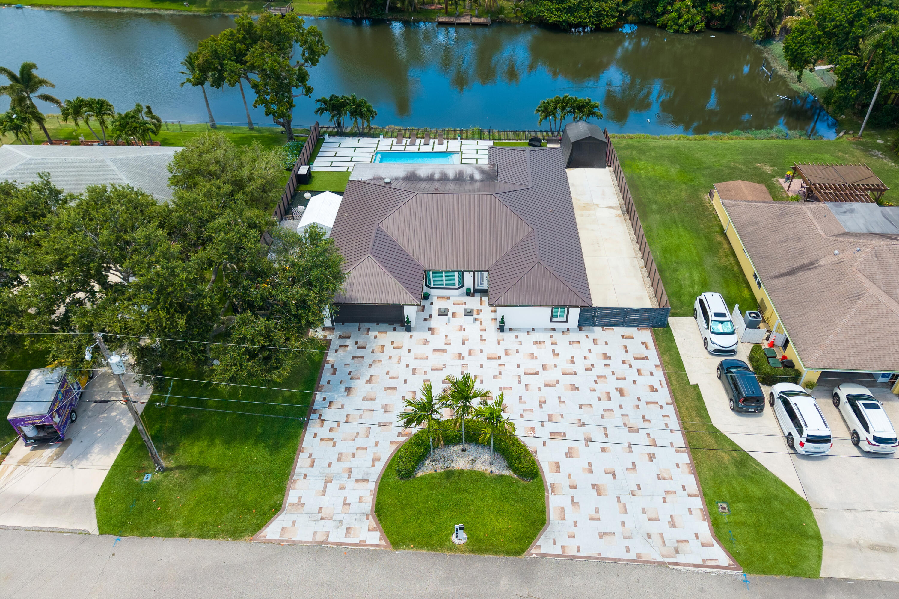 MANGO LAKE - Residential