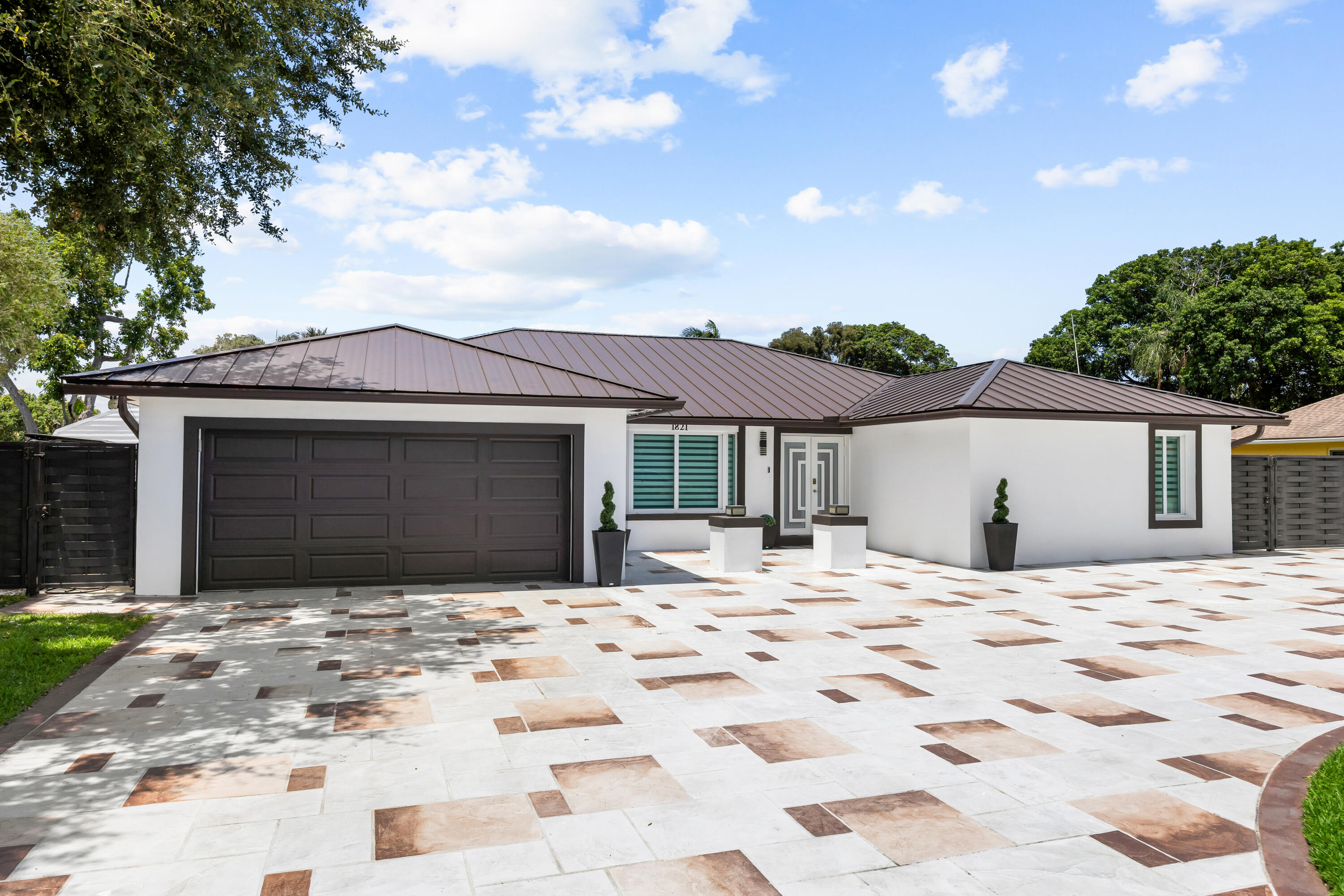 MANGO LAKE - Residential