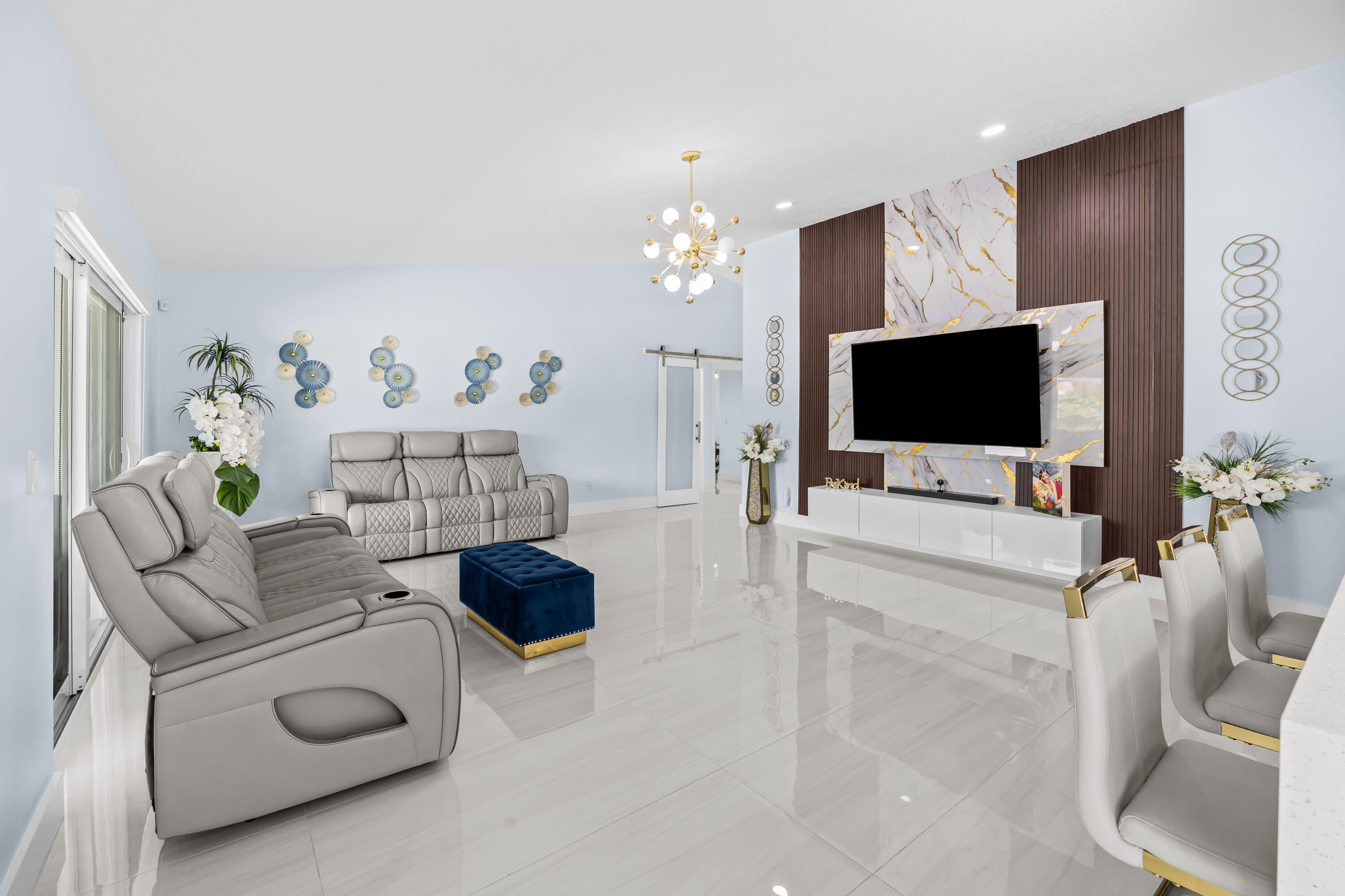 MANGO LAKE - Residential