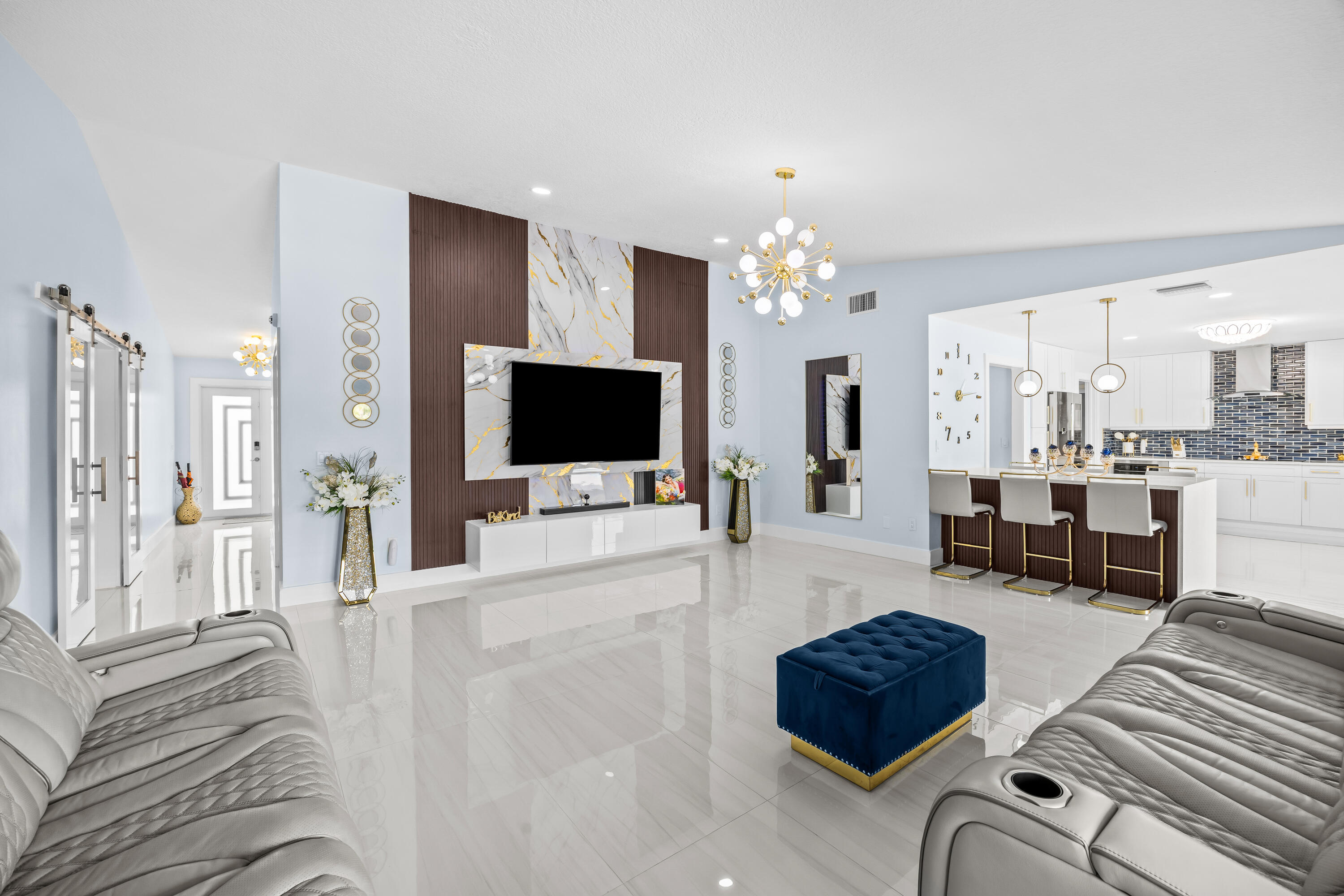 MANGO LAKE - Residential