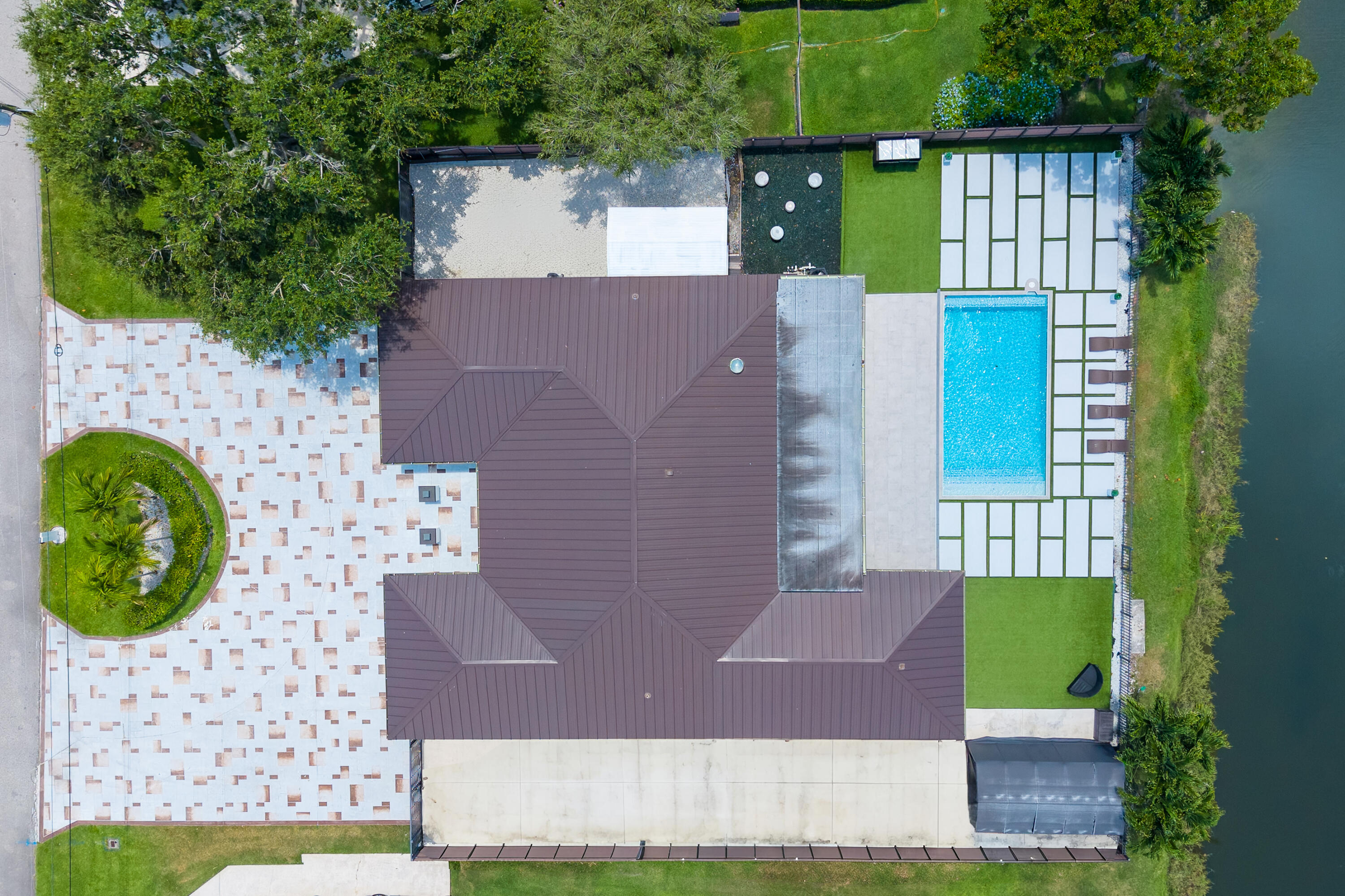 MANGO LAKE - Residential