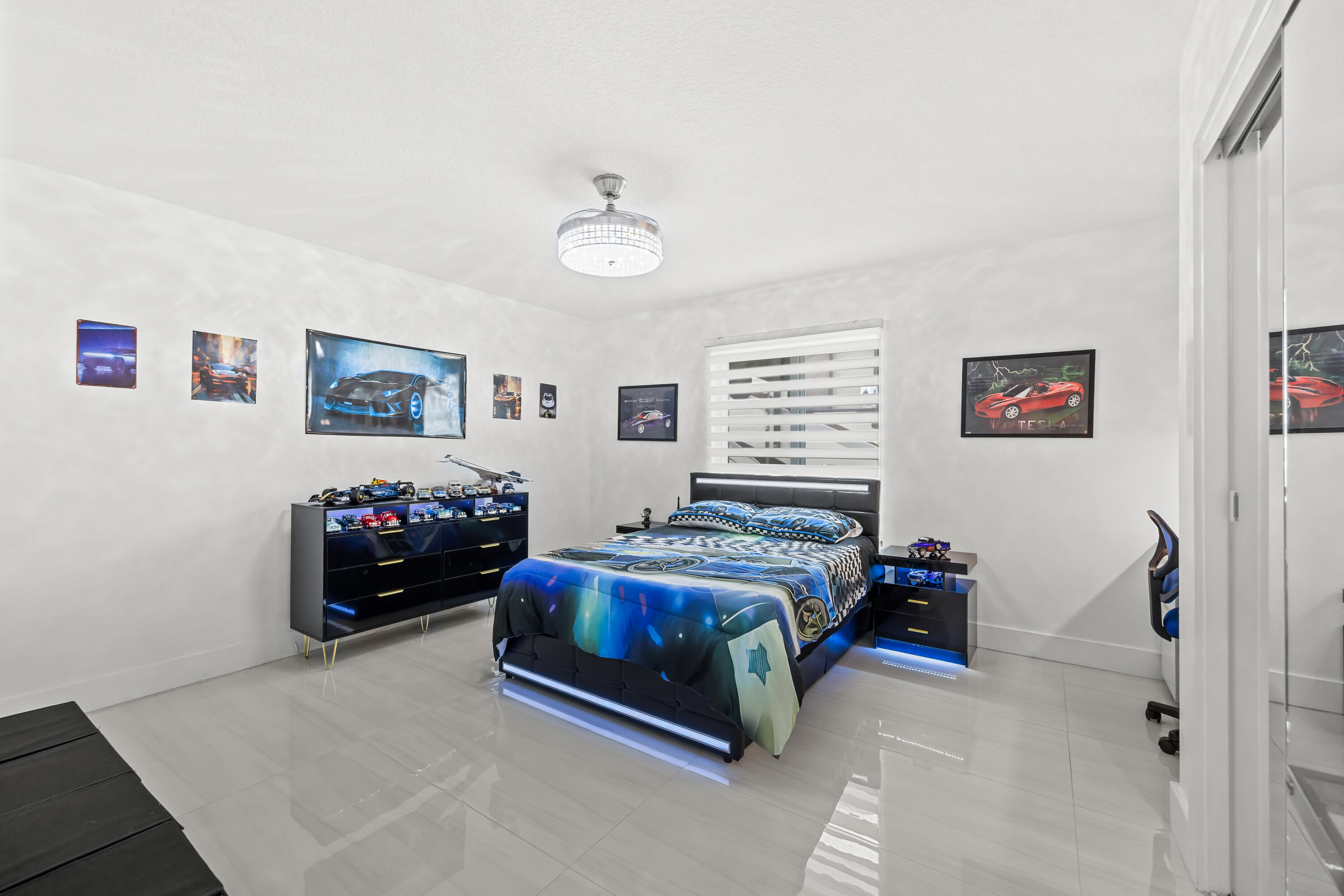 MANGO LAKE - Residential