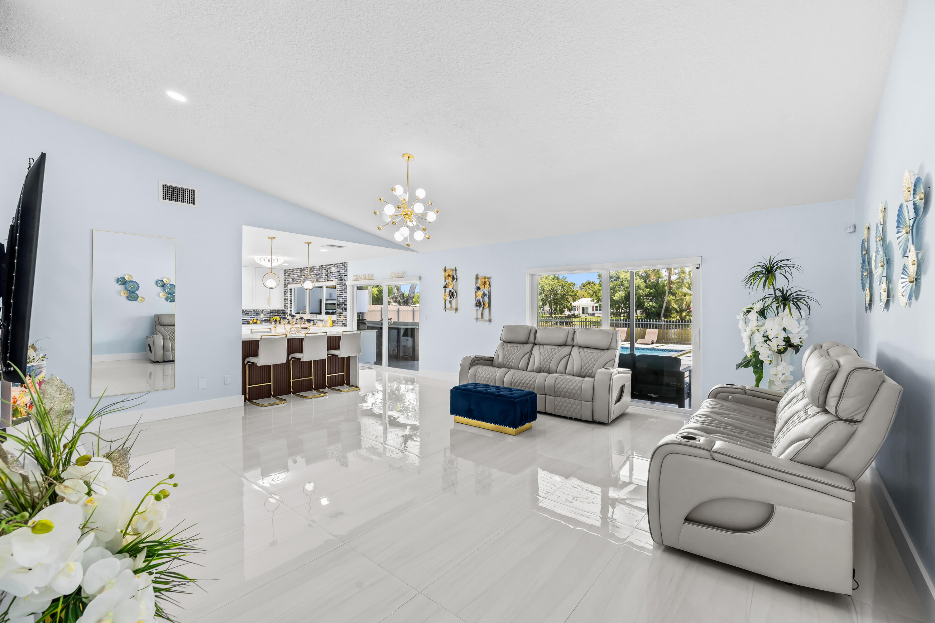 MANGO LAKE - Residential