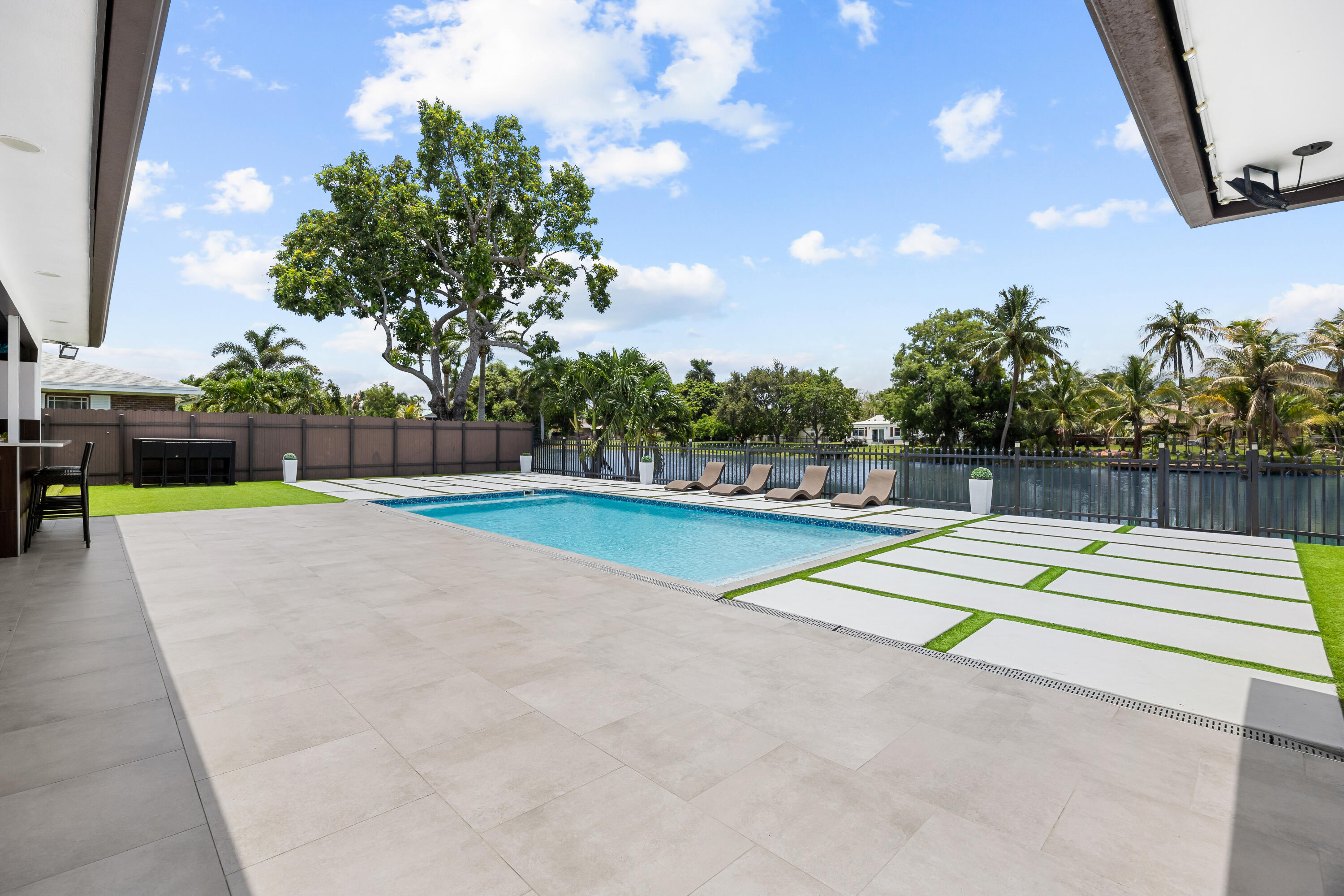 MANGO LAKE - Residential