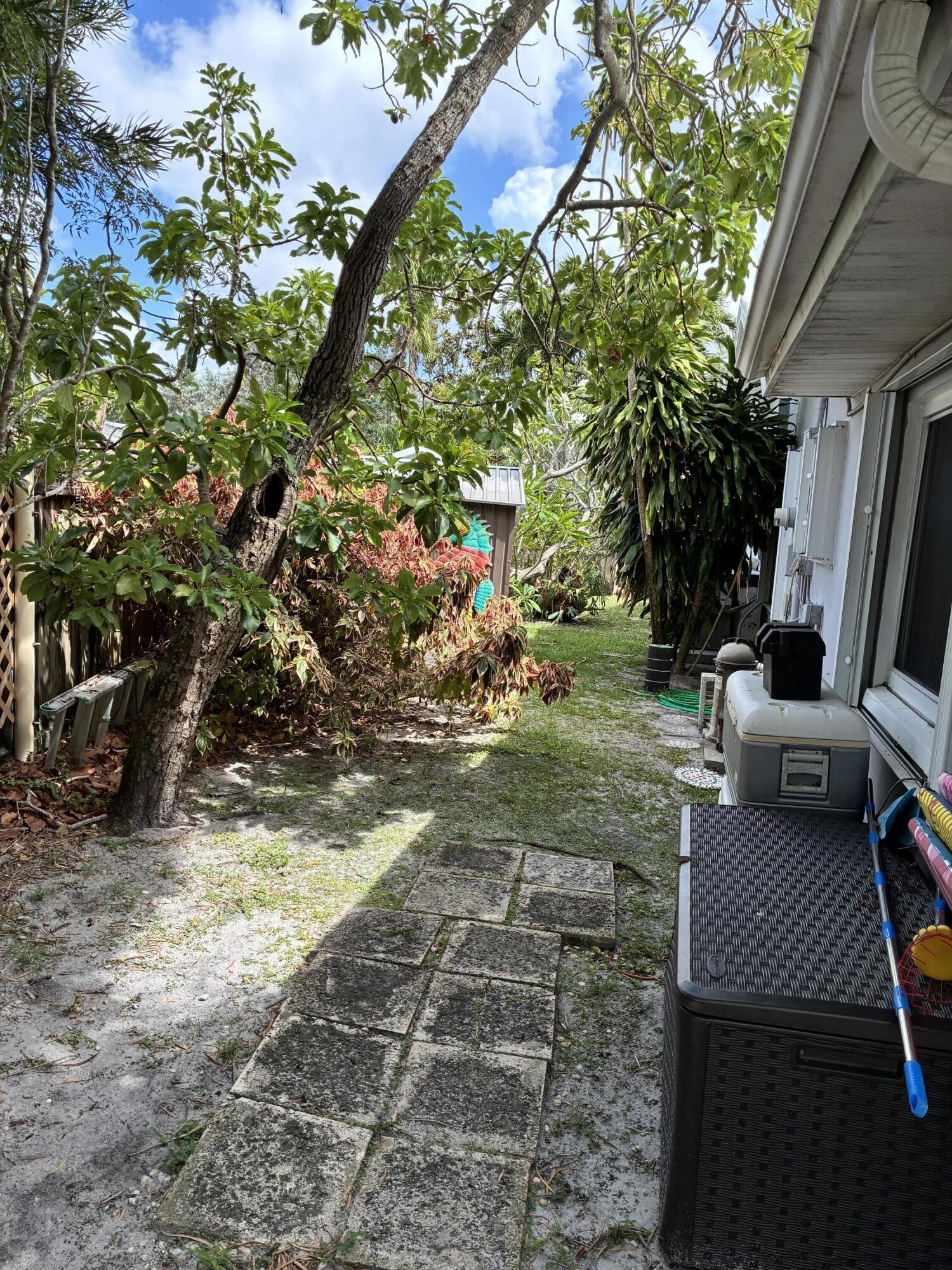 PALM-AIRE VILLAGE  W 2ND SEC - Residential