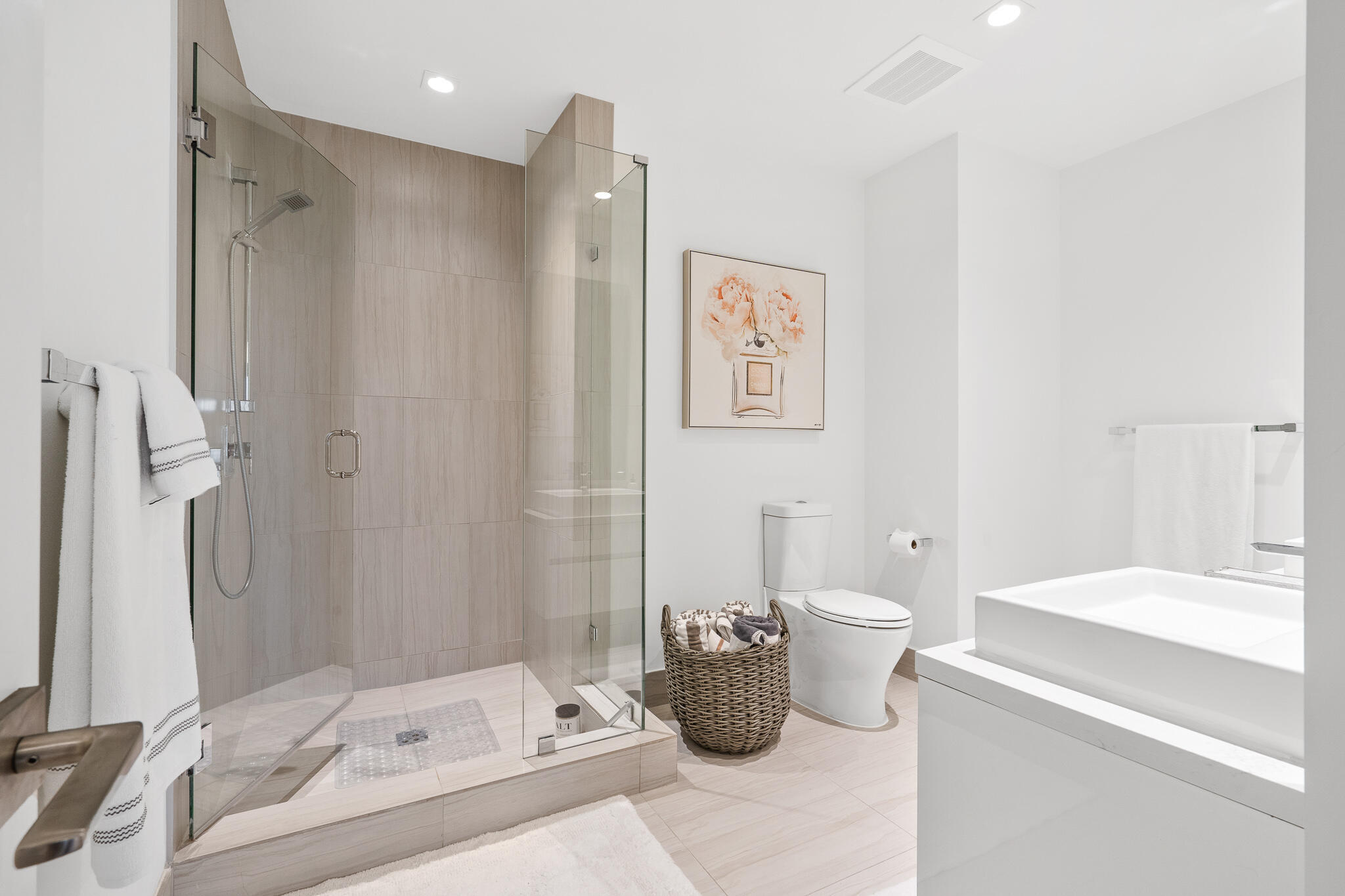 TOWER 155 - Residential Lease