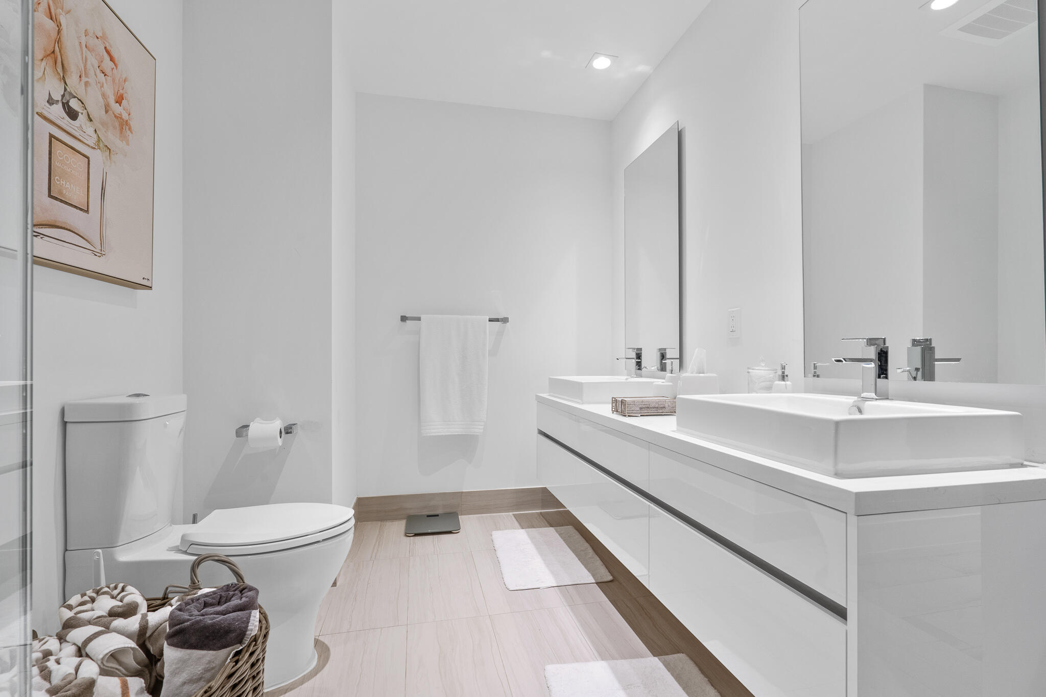 TOWER 155 - Residential Lease