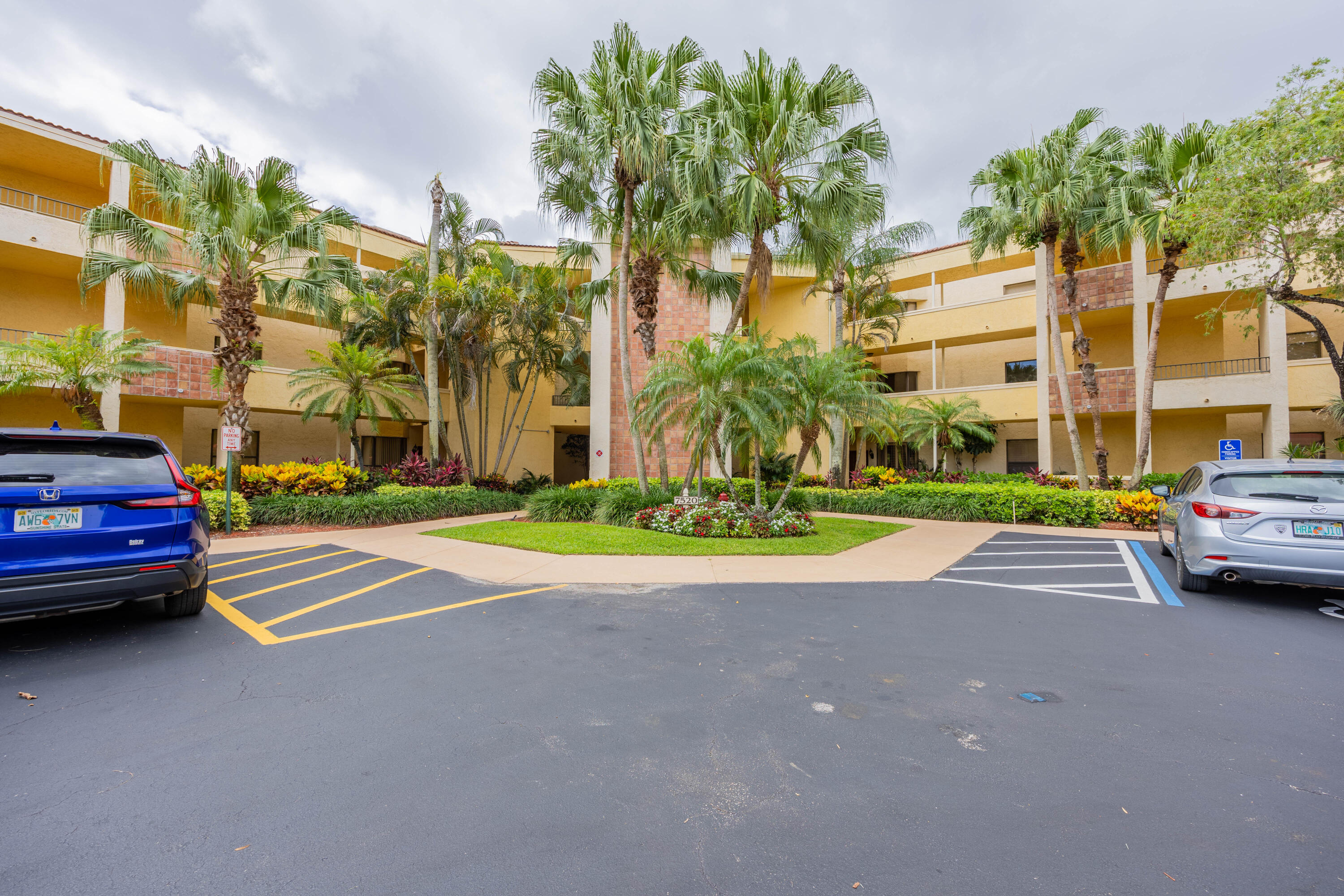 LA PAZ AT BOCA POINTE - Residential Lease