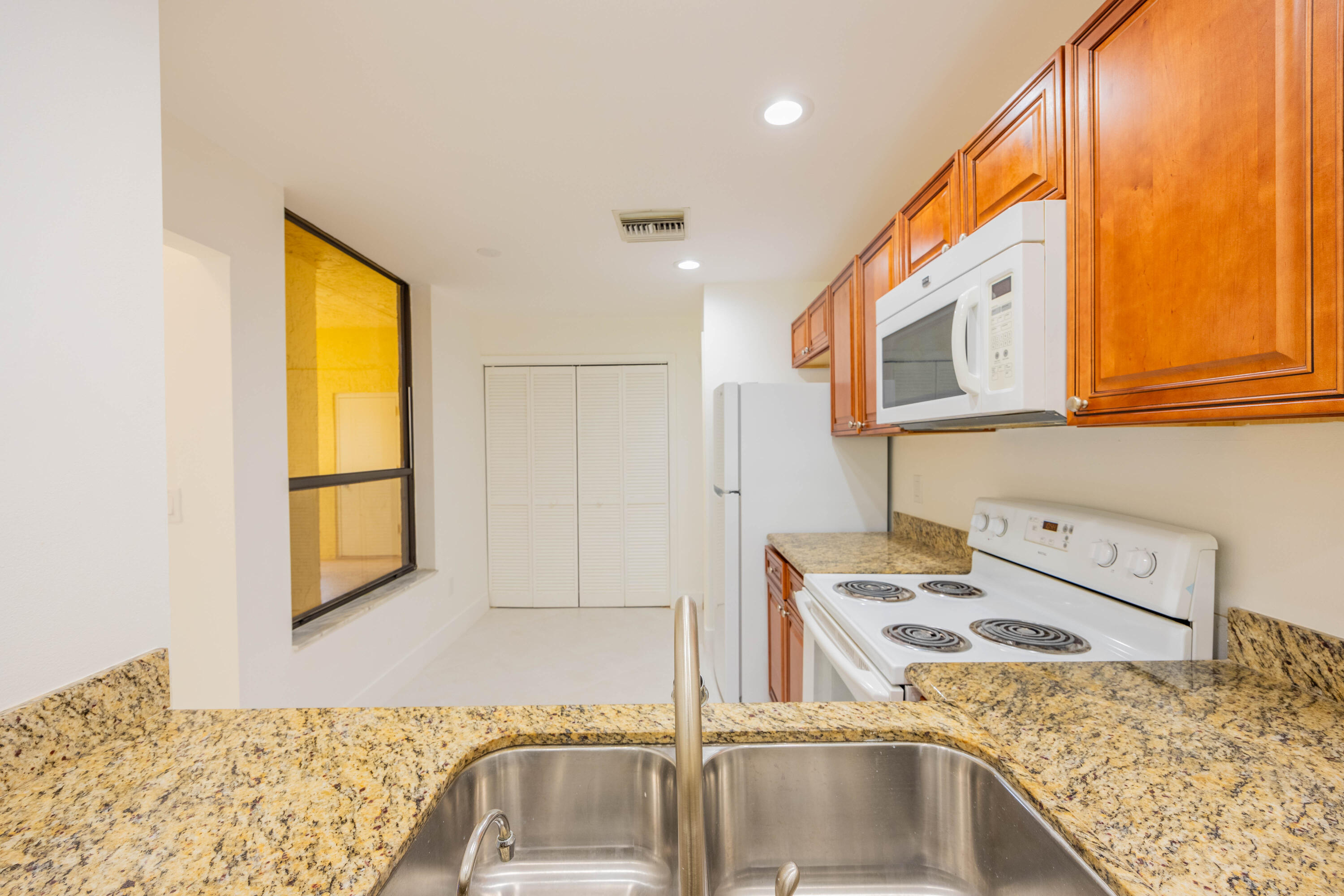 LA PAZ AT BOCA POINTE - Residential Lease