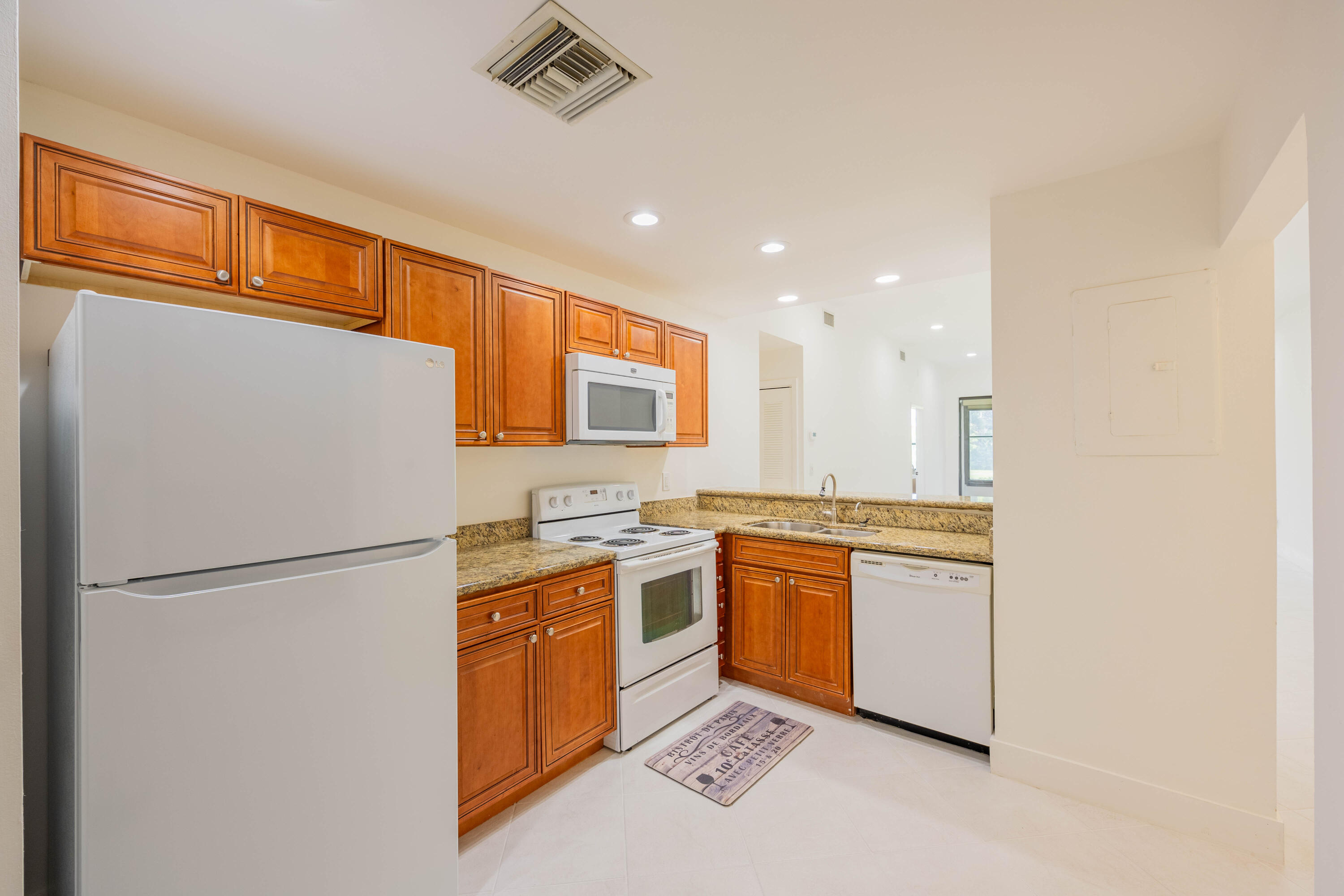 LA PAZ AT BOCA POINTE - Residential Lease