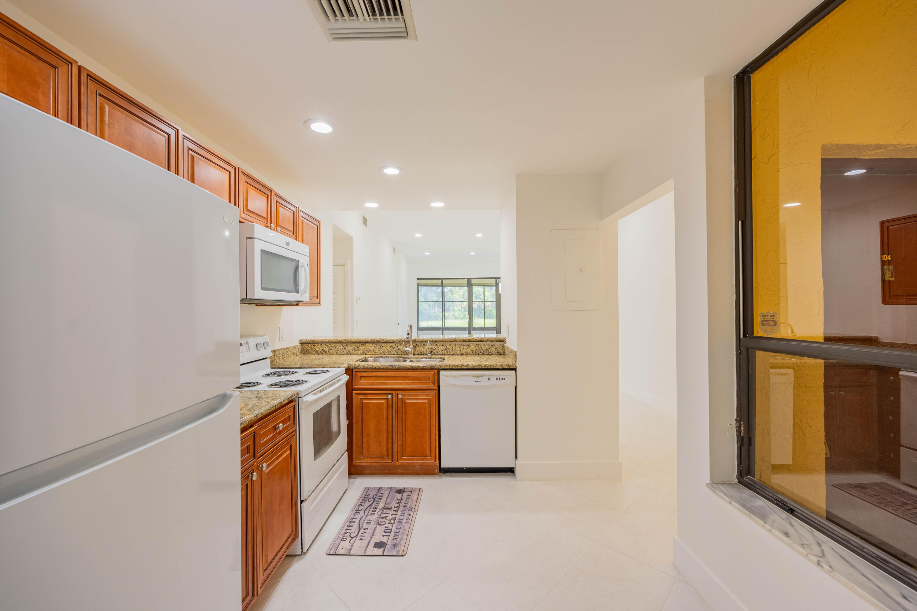 LA PAZ AT BOCA POINTE - Residential Lease