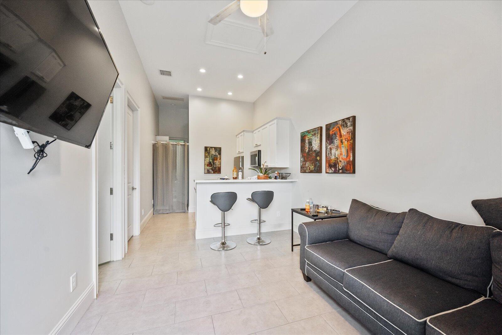 PALM BEACH POINT - Residential