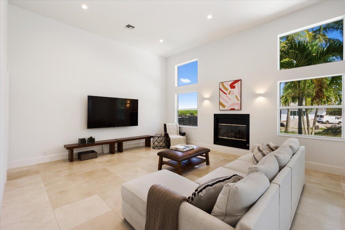 PALM BEACH POINT - Residential