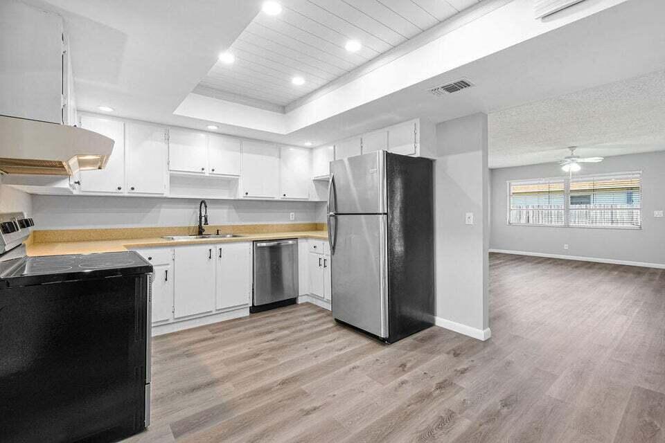 HIGHLAND PINES - Residential Lease
