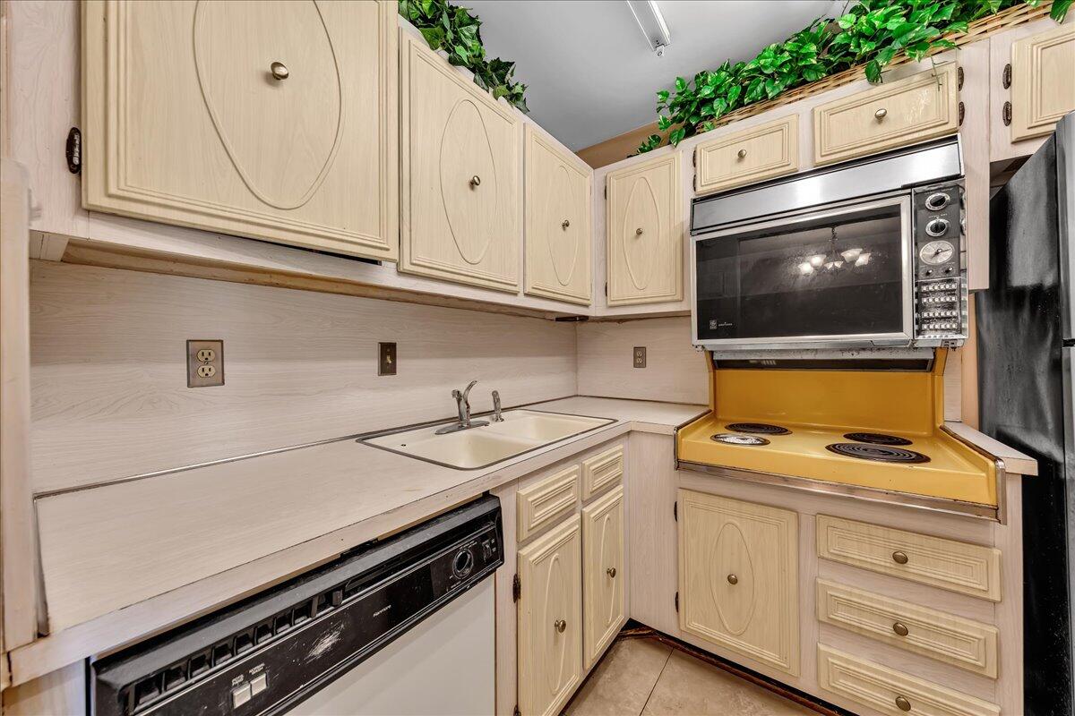 CYPRESS CLUB CONDO - Residential