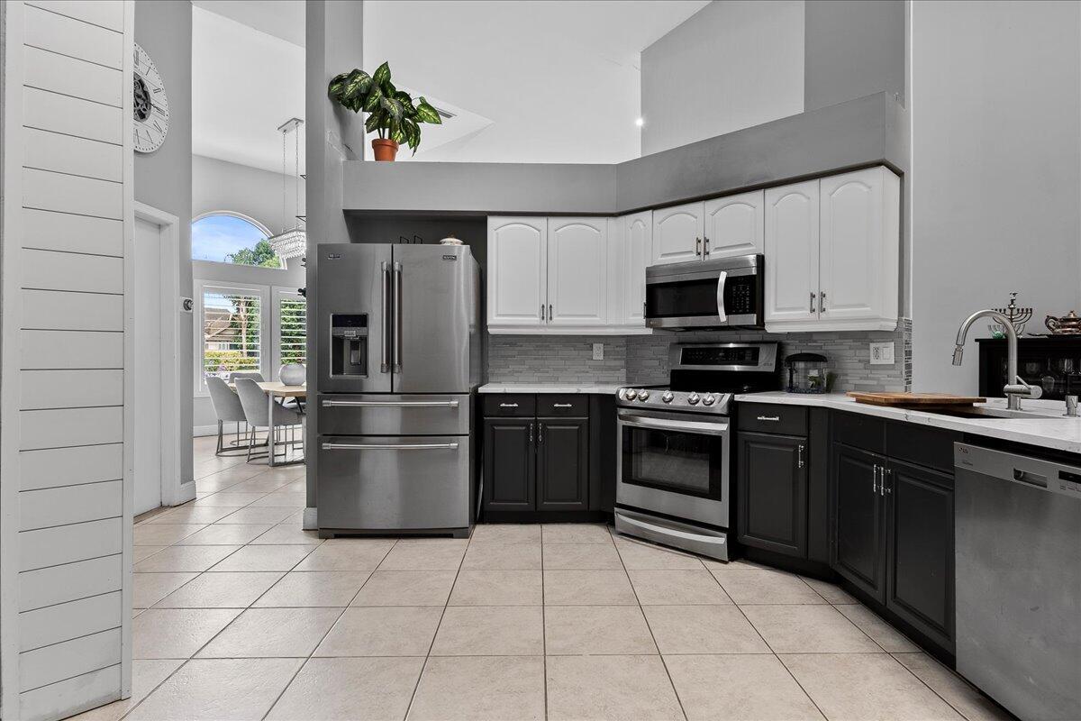 MEADOWLAND COVE 1 OF WELLINGTON - Residential Lease