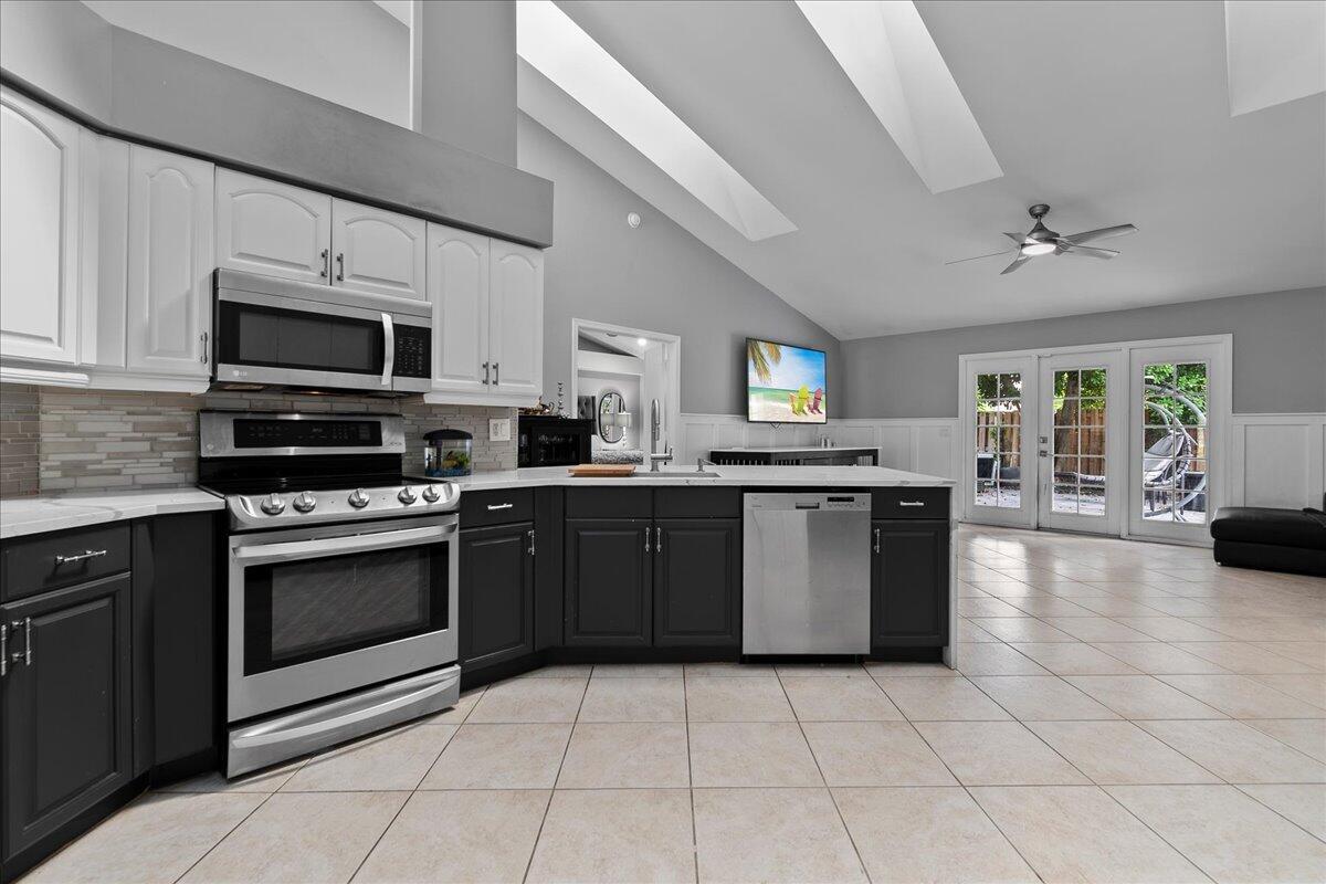 MEADOWLAND COVE 1 OF WELLINGTON - Residential Lease