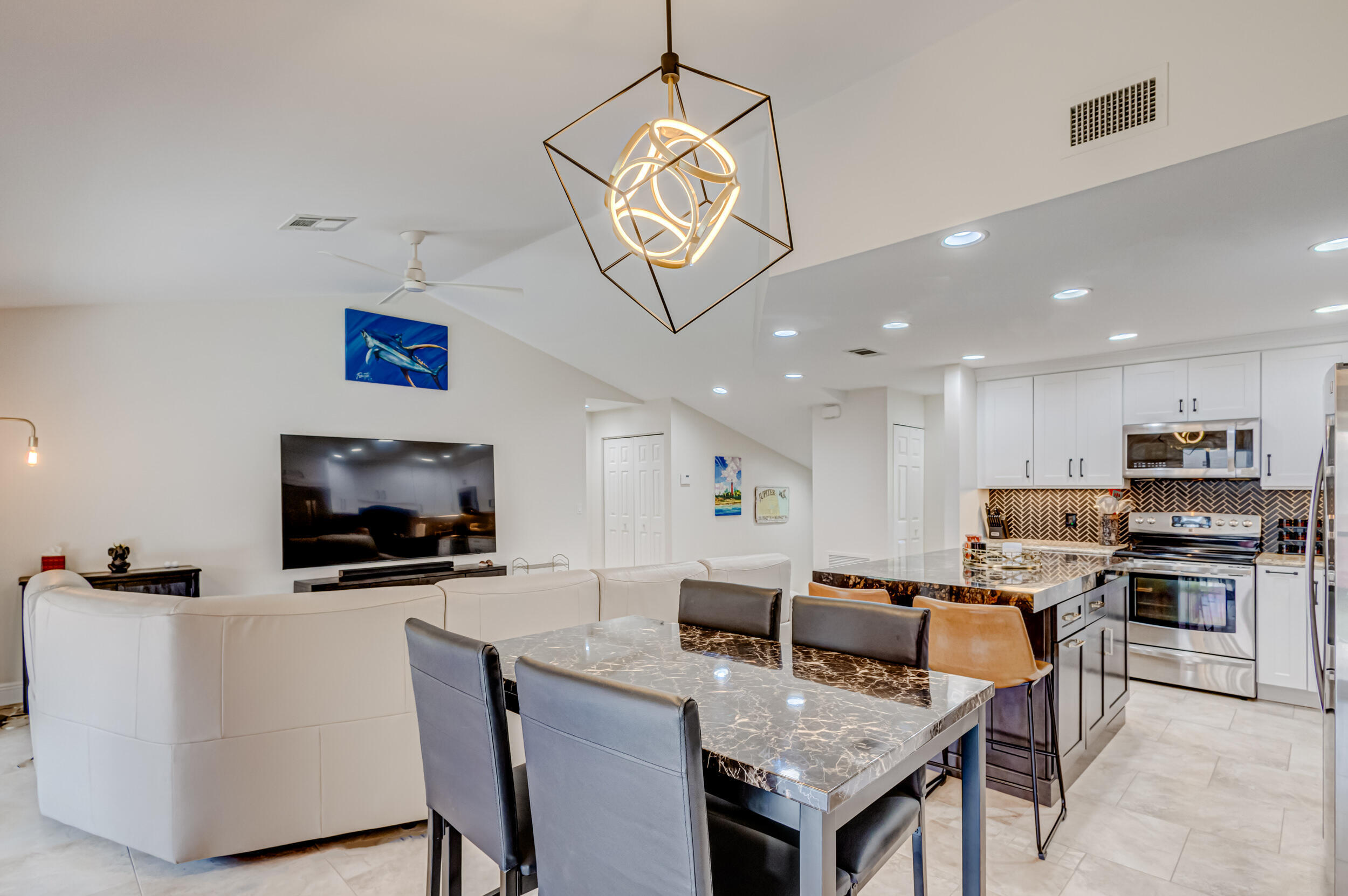 LEXINGTON GREEN CONDO - Residential Lease