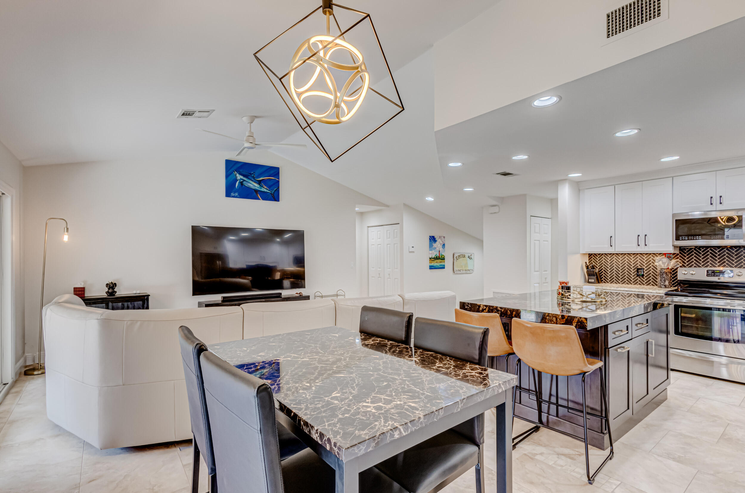 LEXINGTON GREEN CONDO - Residential Lease