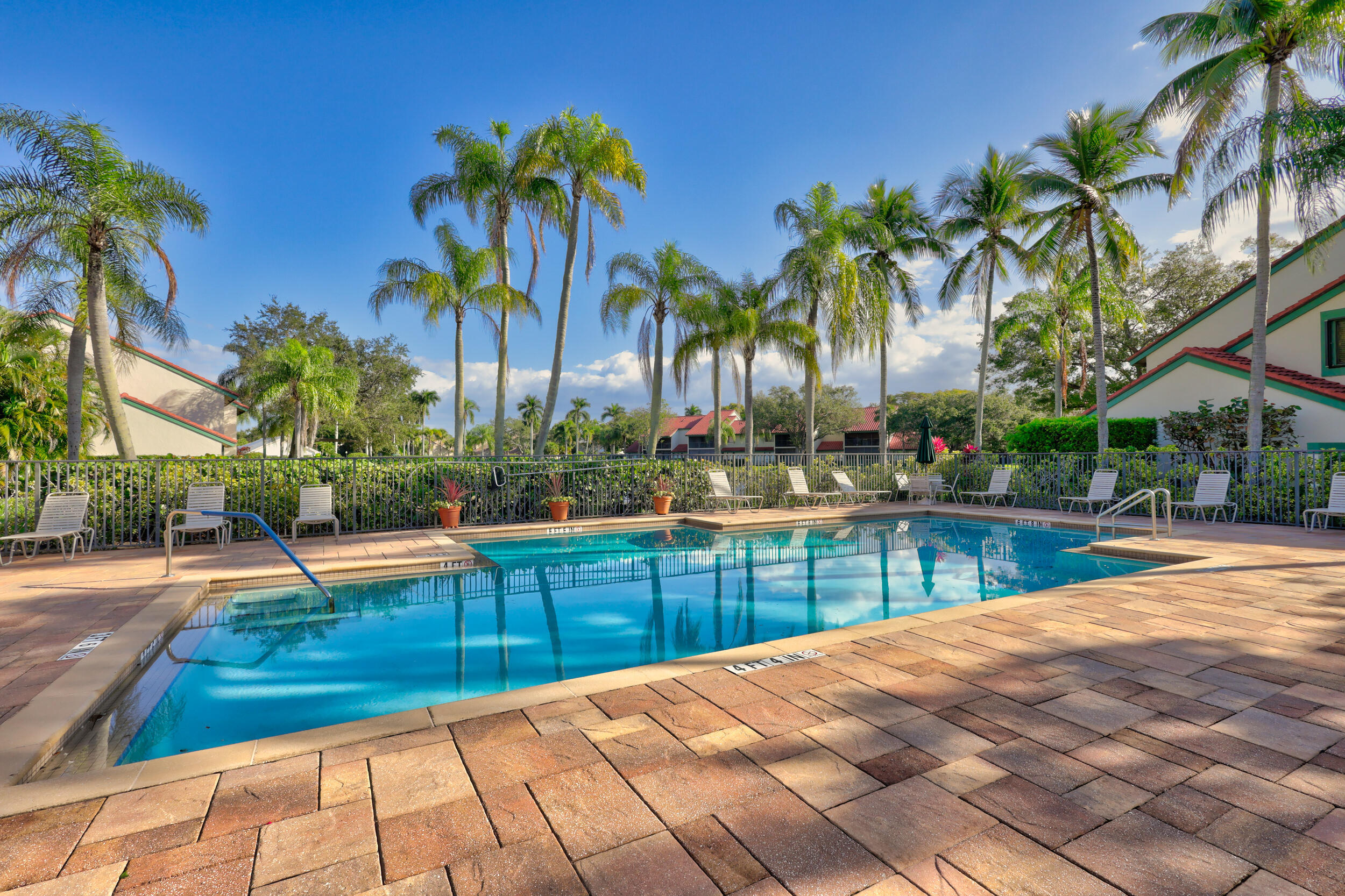 LEXINGTON GREEN CONDO - Residential Lease