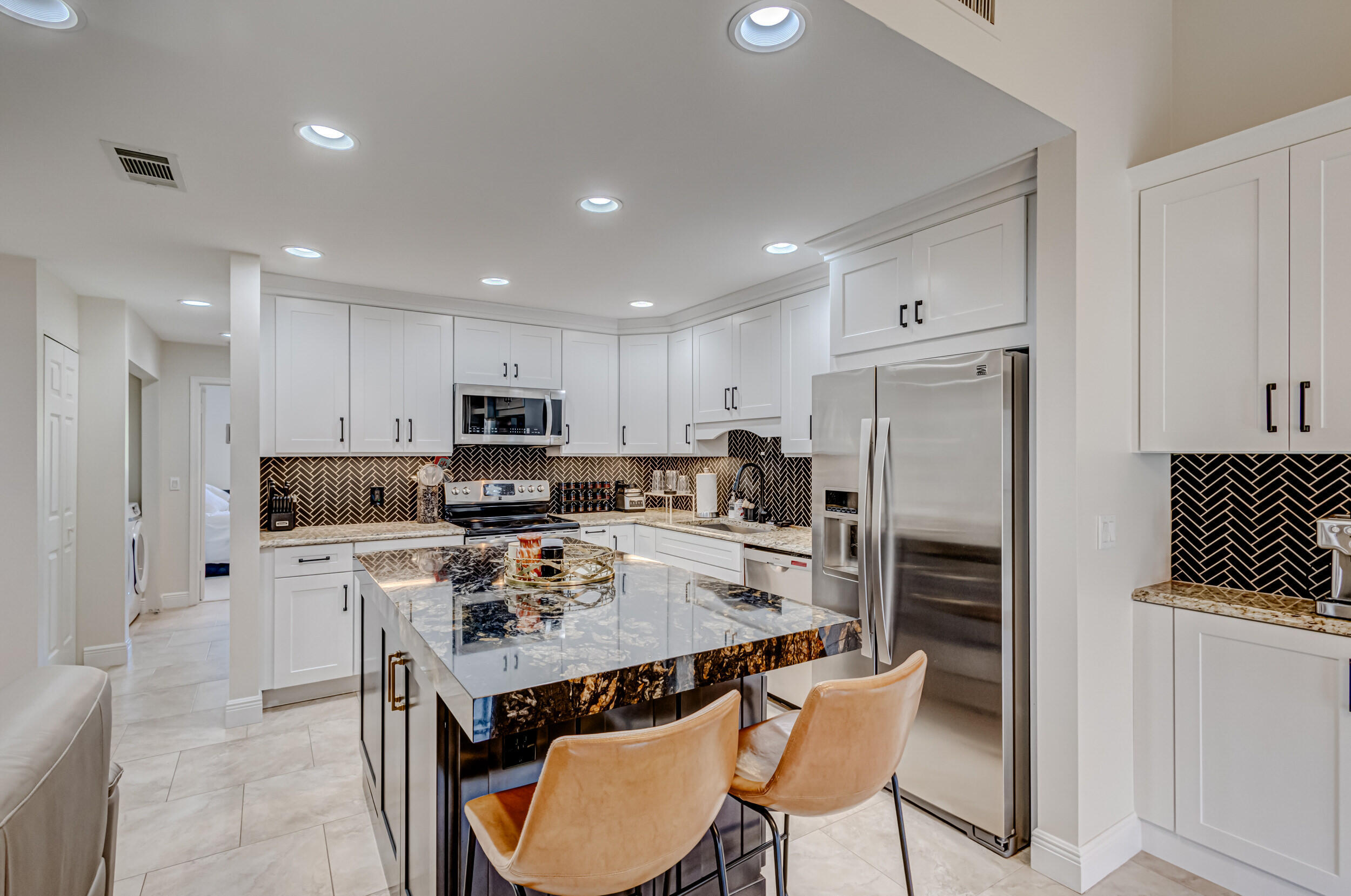 LEXINGTON GREEN CONDO - Residential Lease