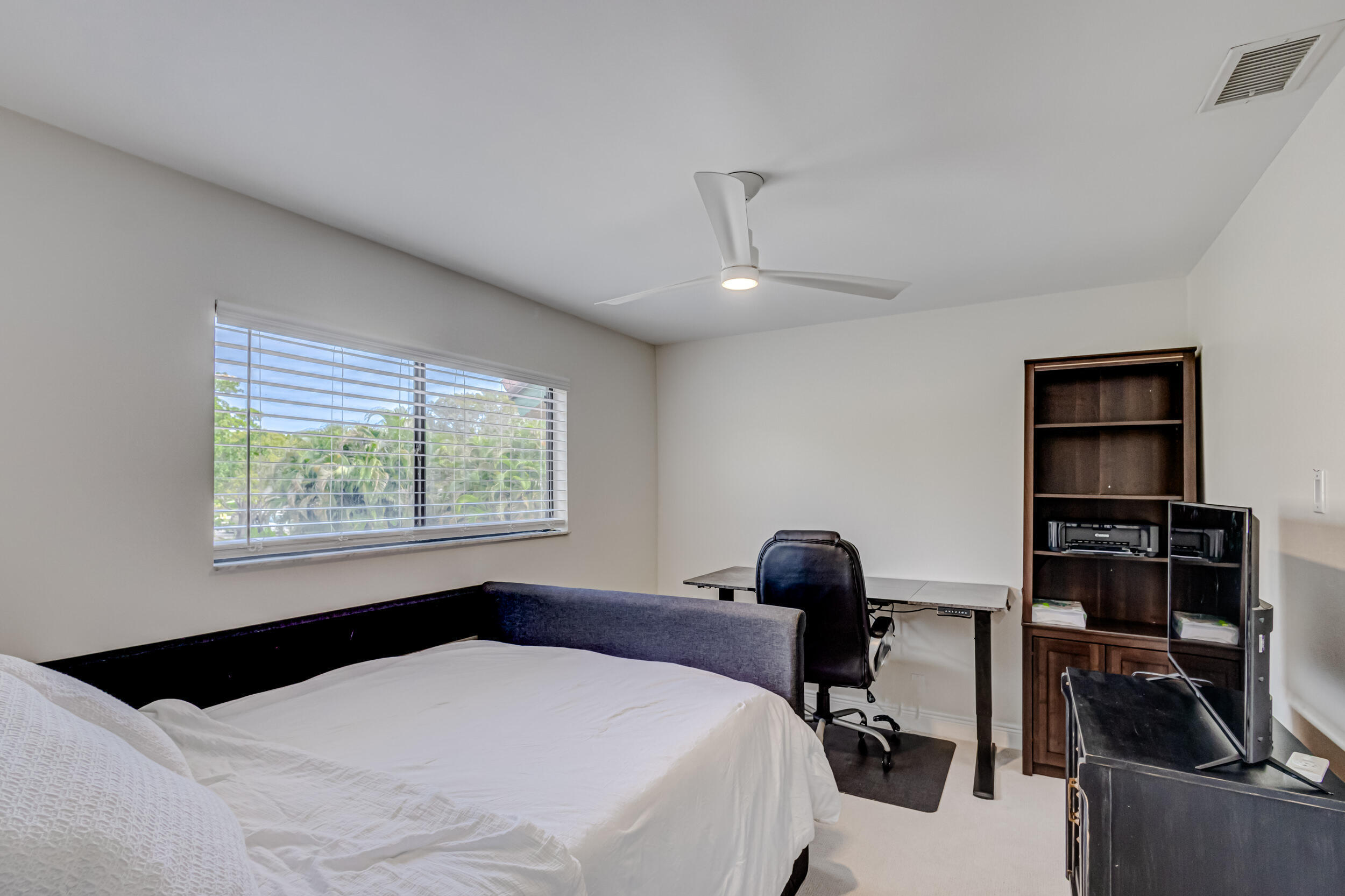 LEXINGTON GREEN CONDO - Residential Lease