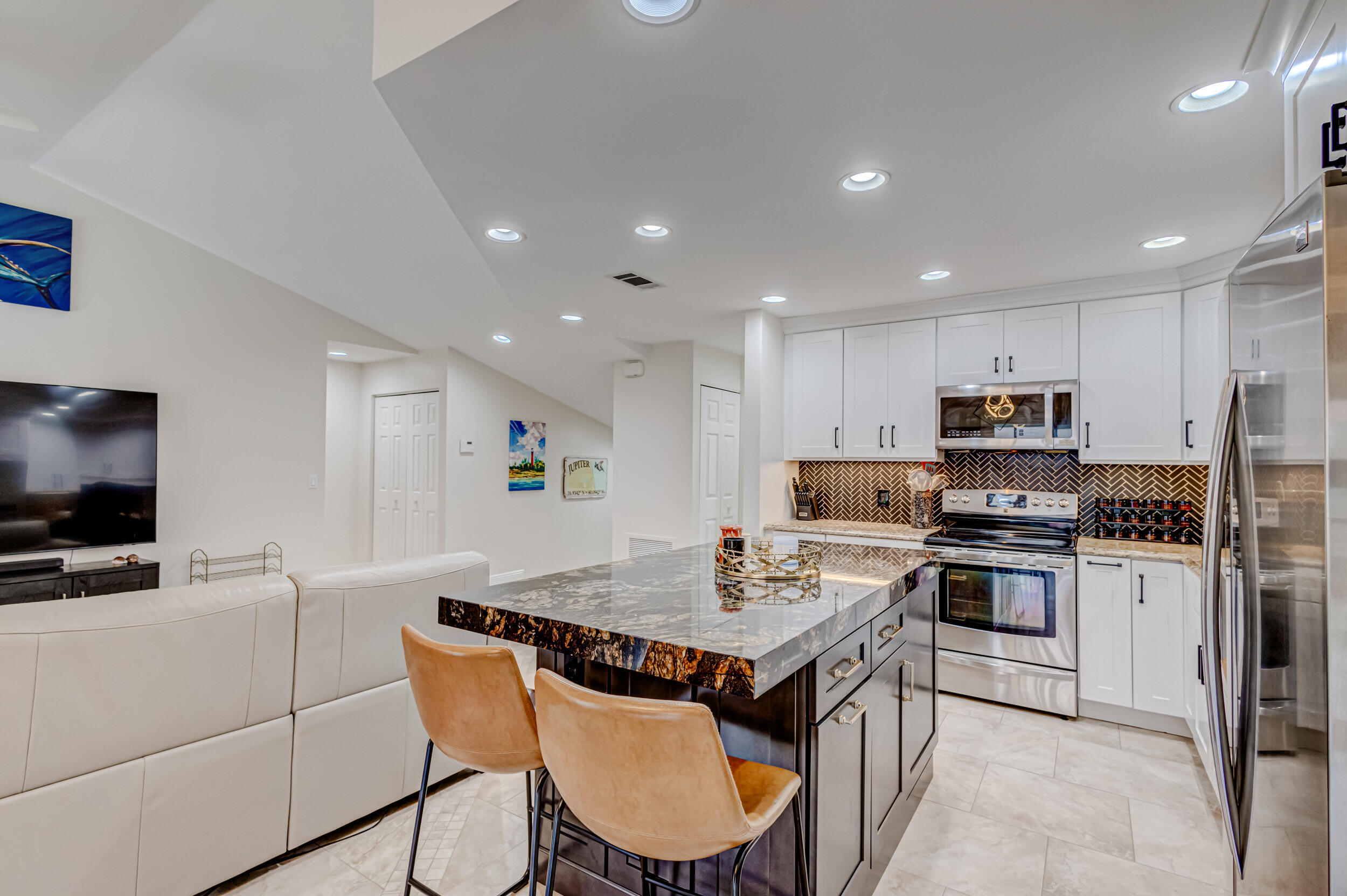 LEXINGTON GREEN CONDO - Residential Lease
