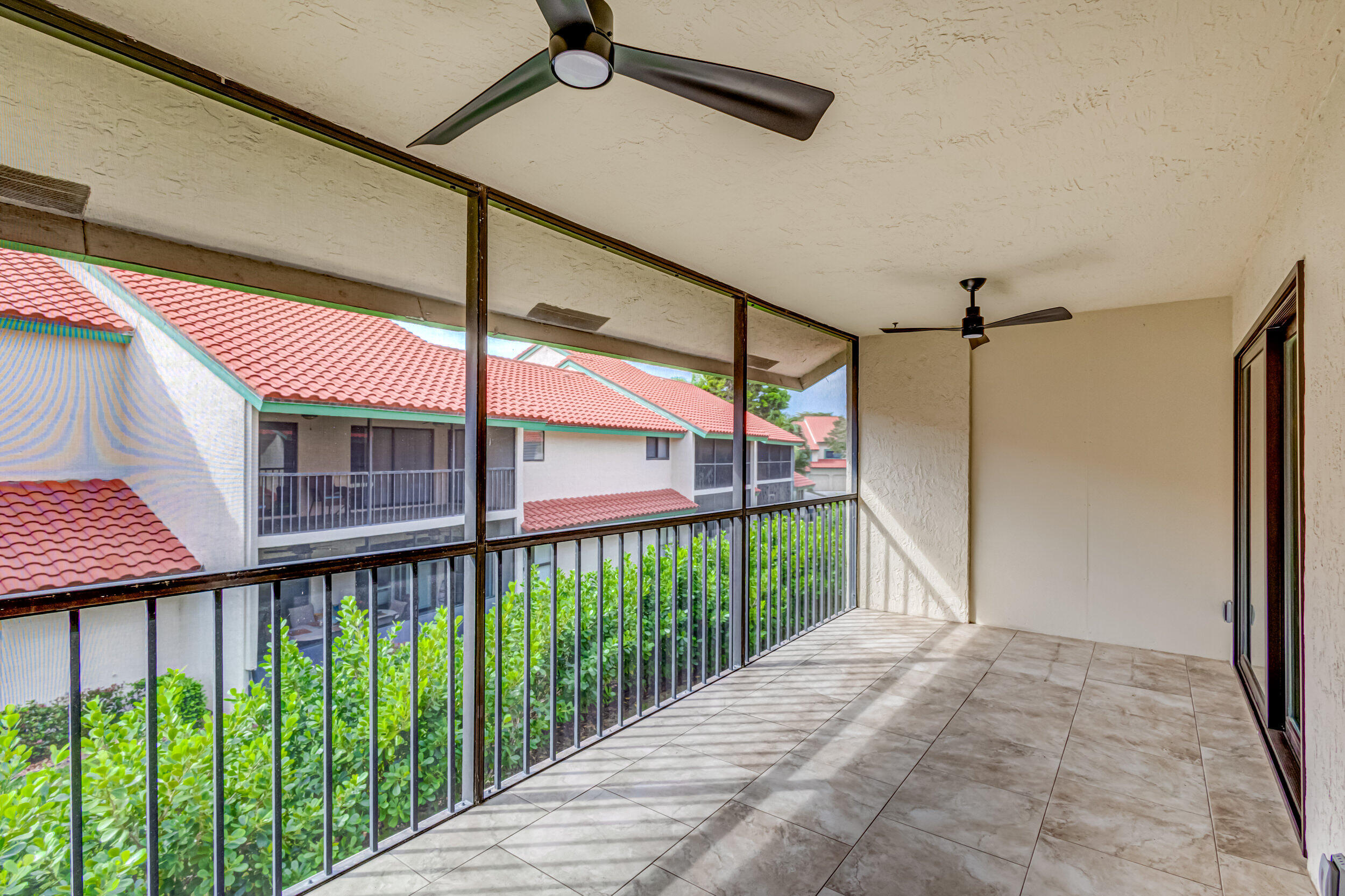 LEXINGTON GREEN CONDO - Residential Lease