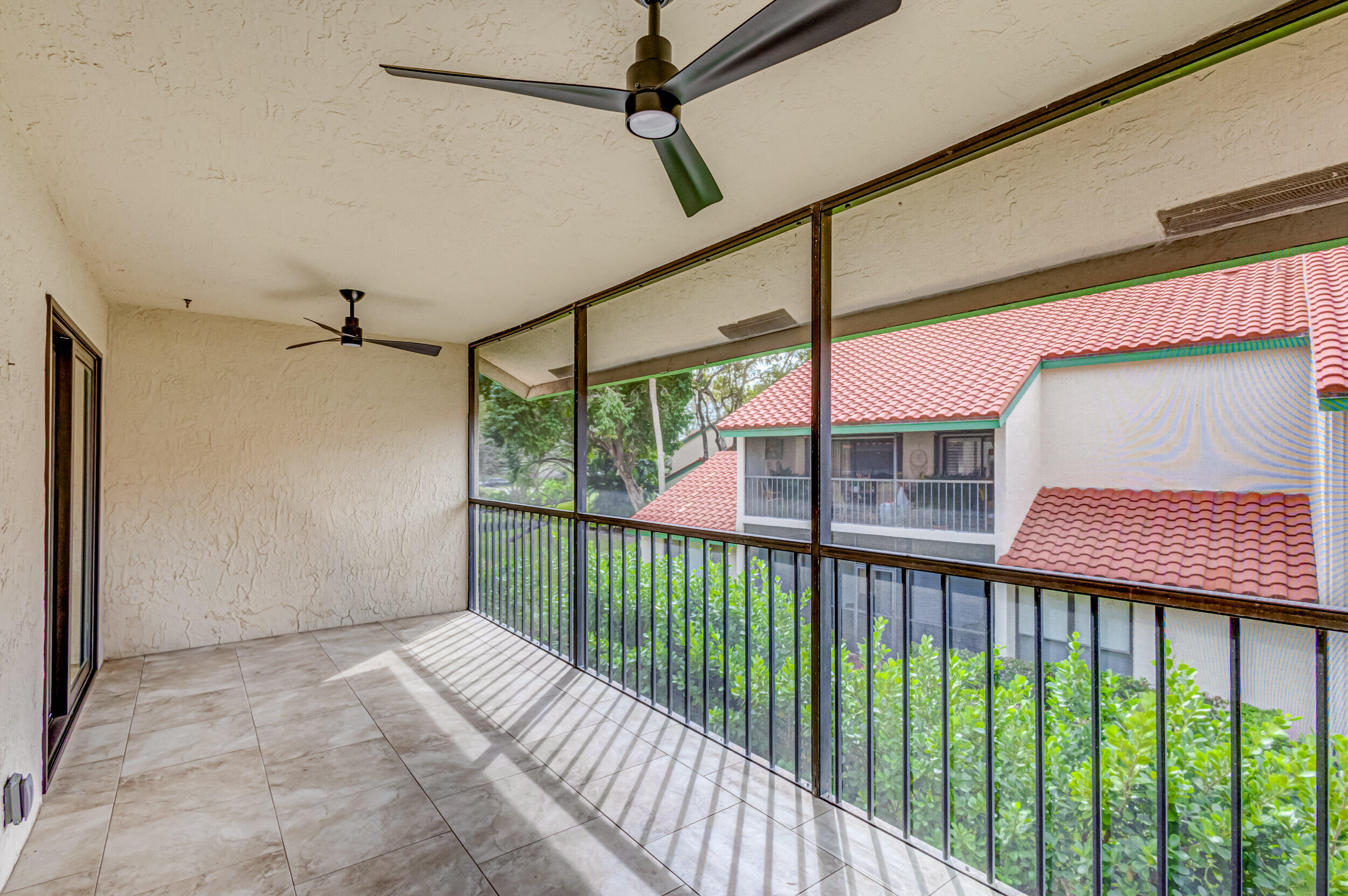 LEXINGTON GREEN CONDO - Residential Lease