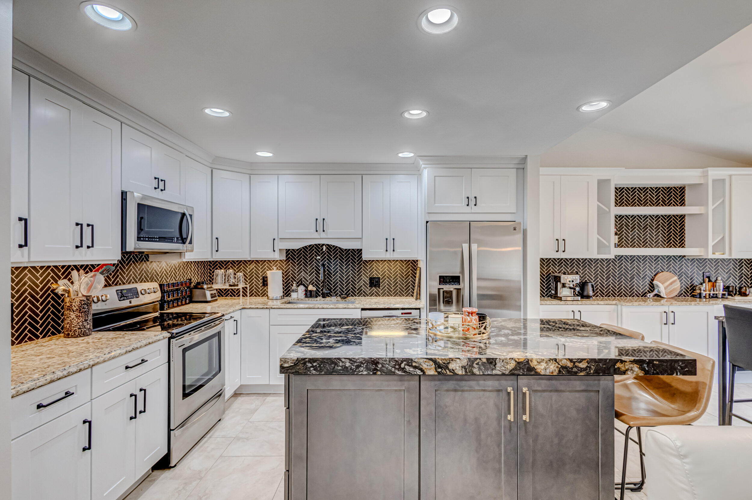 LEXINGTON GREEN CONDO - Residential Lease