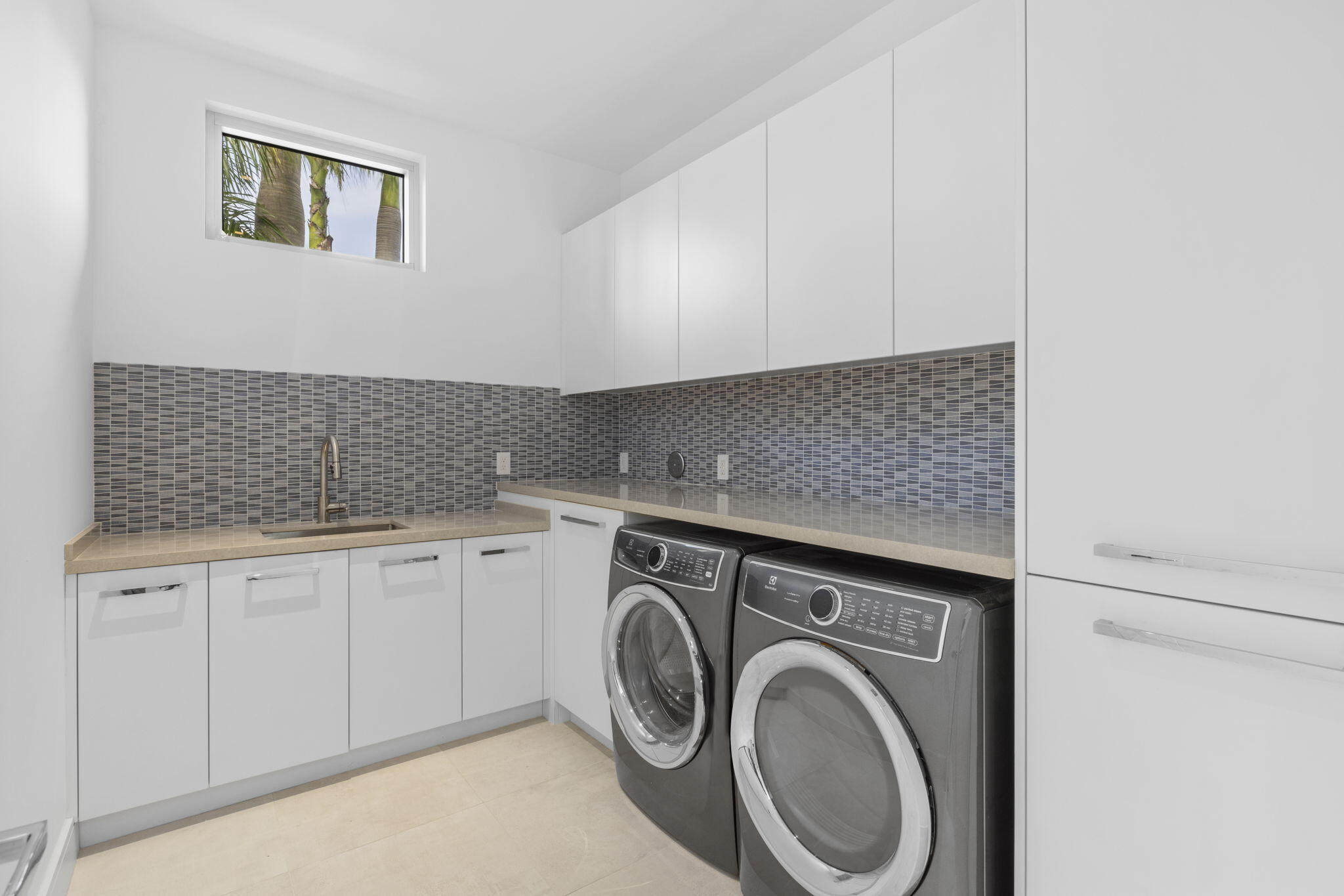 TEN TWENTY LANGER - Residential