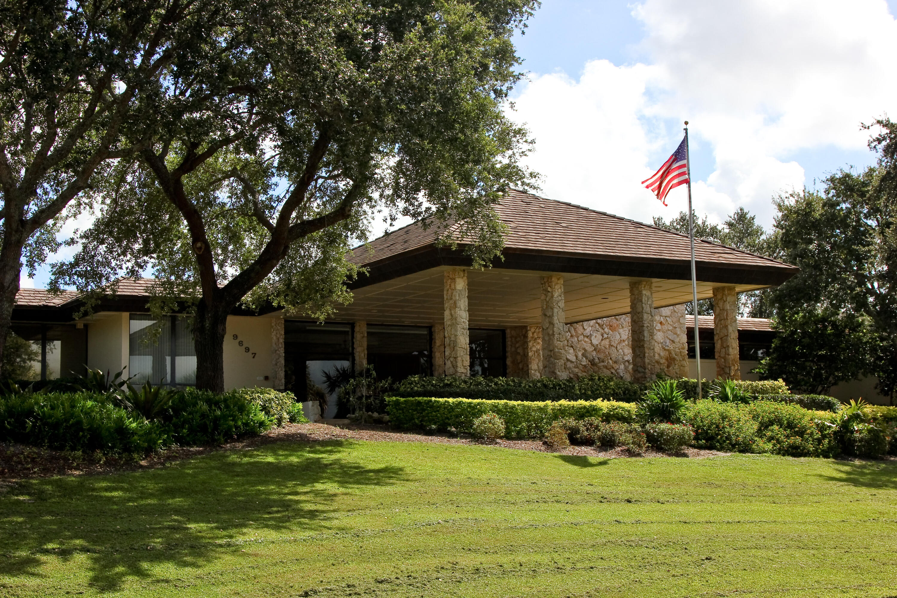 BREAKERS WEST - Residential