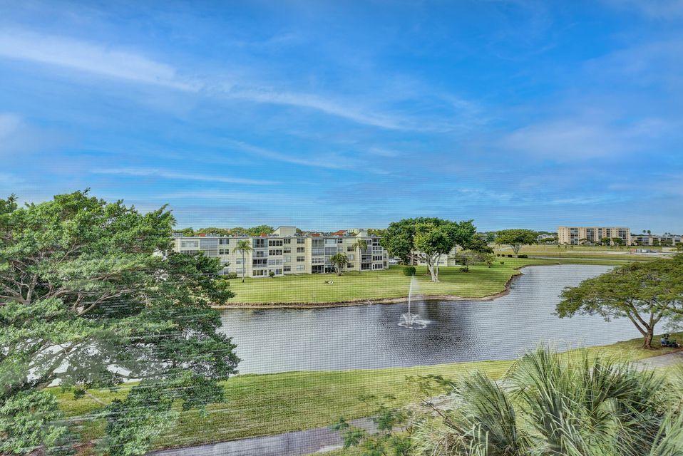 ENJOY BEAUTIFUL SUNSETS FOR YOUR SCREENED LANAI- 2 BEDROOM 2 BATH FULLY FURNISHED AND COMFORTABLE-55+COMMUNITY- MINIMUM CREDIT REQUIRED BY ASSOCIATION 720.FIRST/LAST/1 MONTH SECURITY DEPOSIT- ASSOCIATION APPLICATION REQUIRED