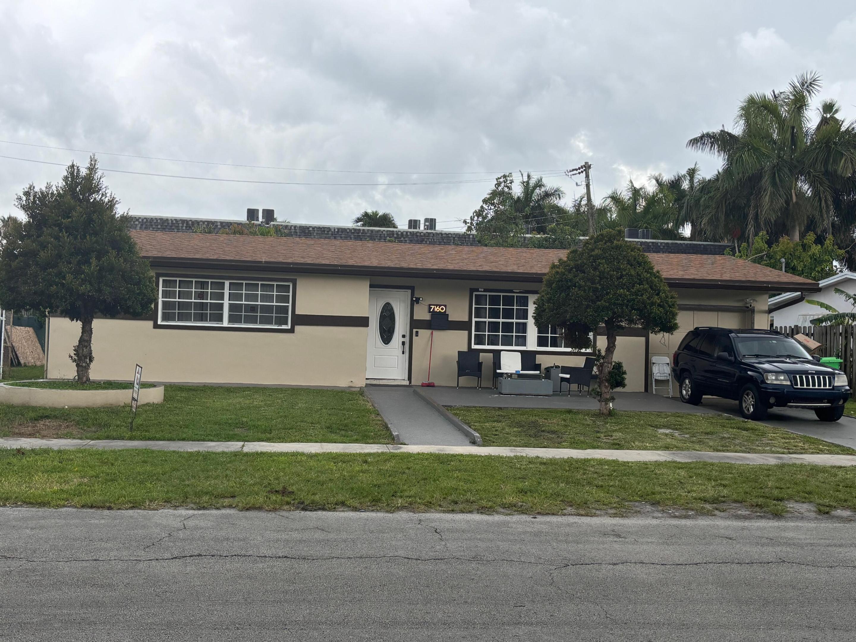 THIS SINGLE FAMILY HOME HAS BEEN WELL TAKEN CARE OF. GARAGE CONVERTRED . VERY GOOD CONDITIONS, READY TO MOVE IN. NEWER