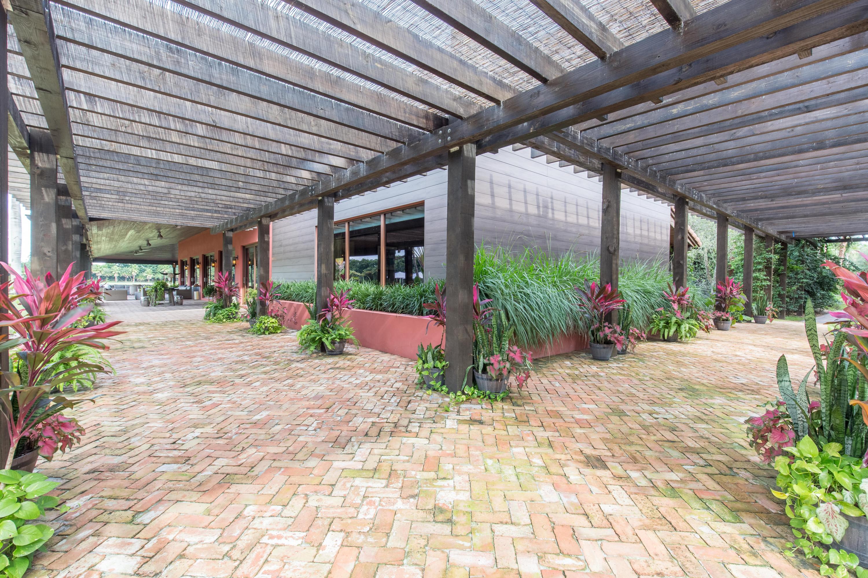LAS PALMAS EQUESTRIAN - Residential