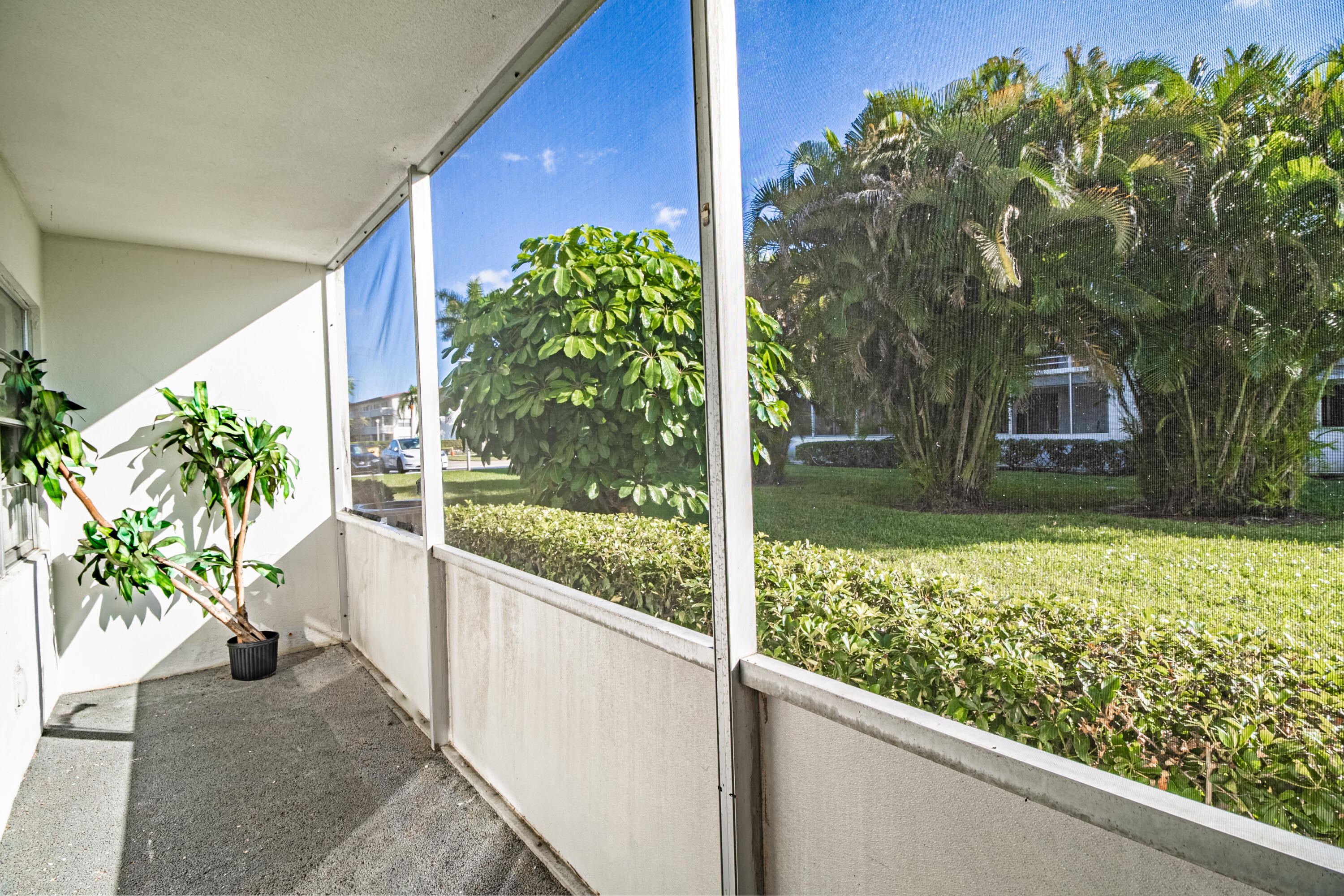 FANSHAW AT CENTURY VILLAGE CONDO - Residential