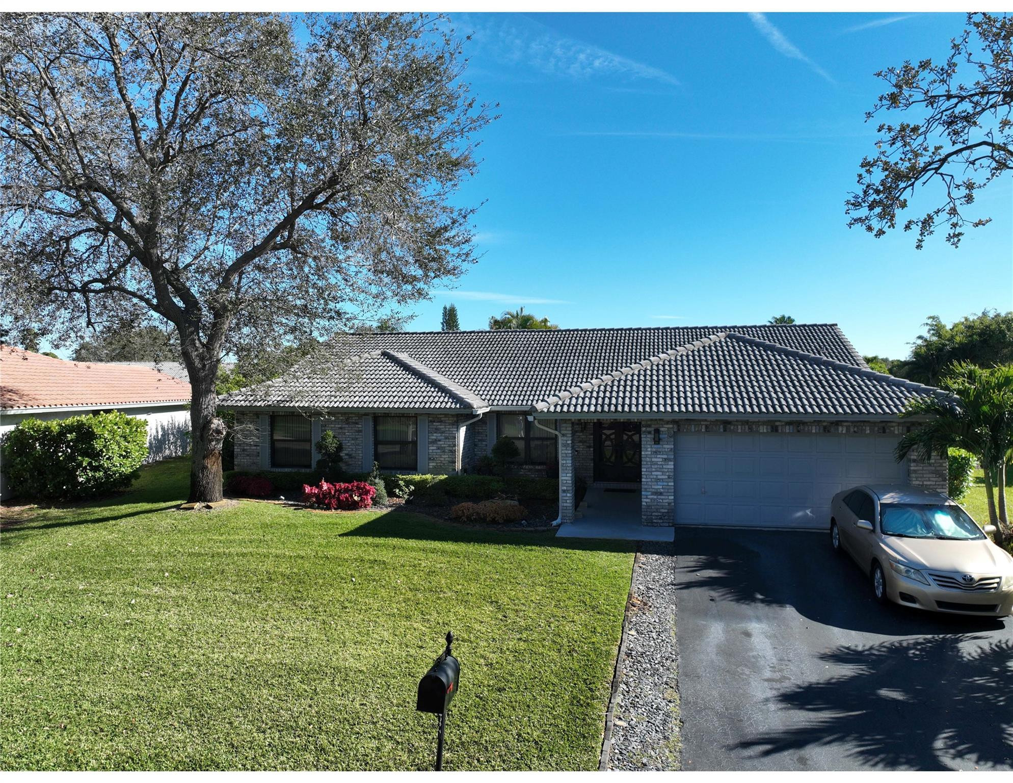 West Glen 128-3 B - Residential