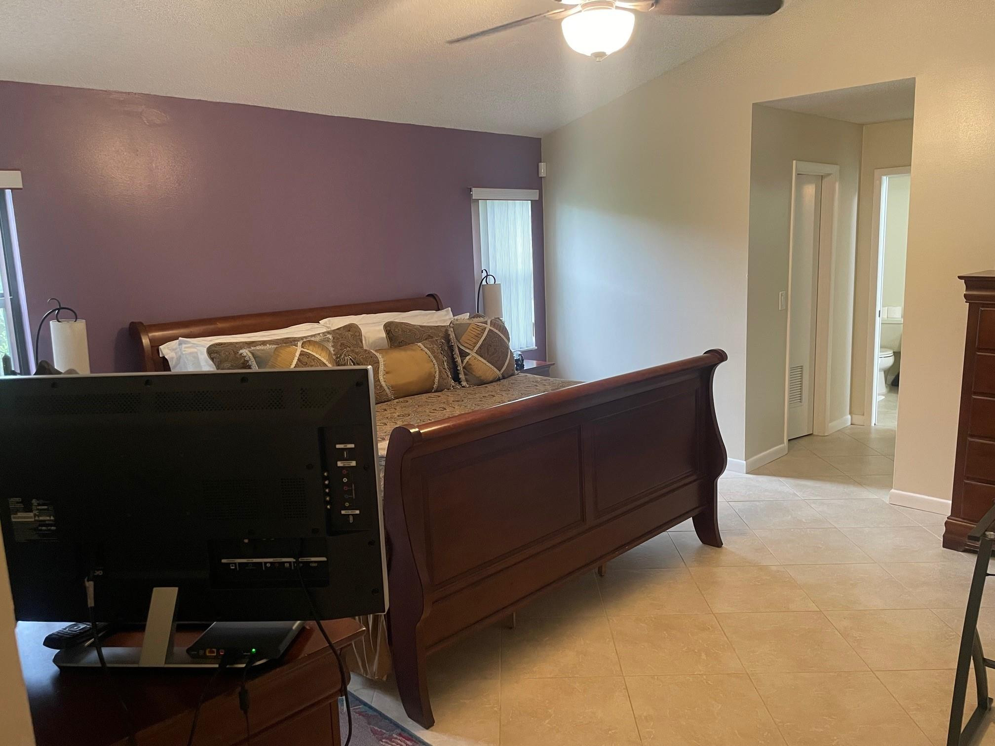 West Glen 128-3 B - Residential