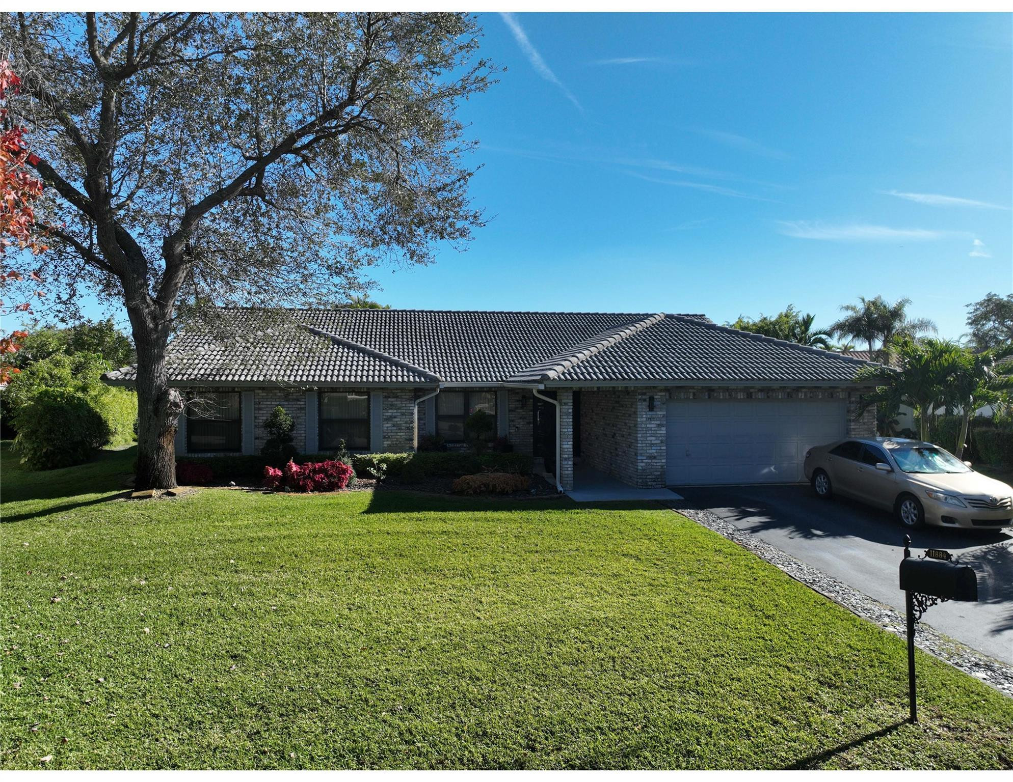 West Glen 128-3 B - Residential