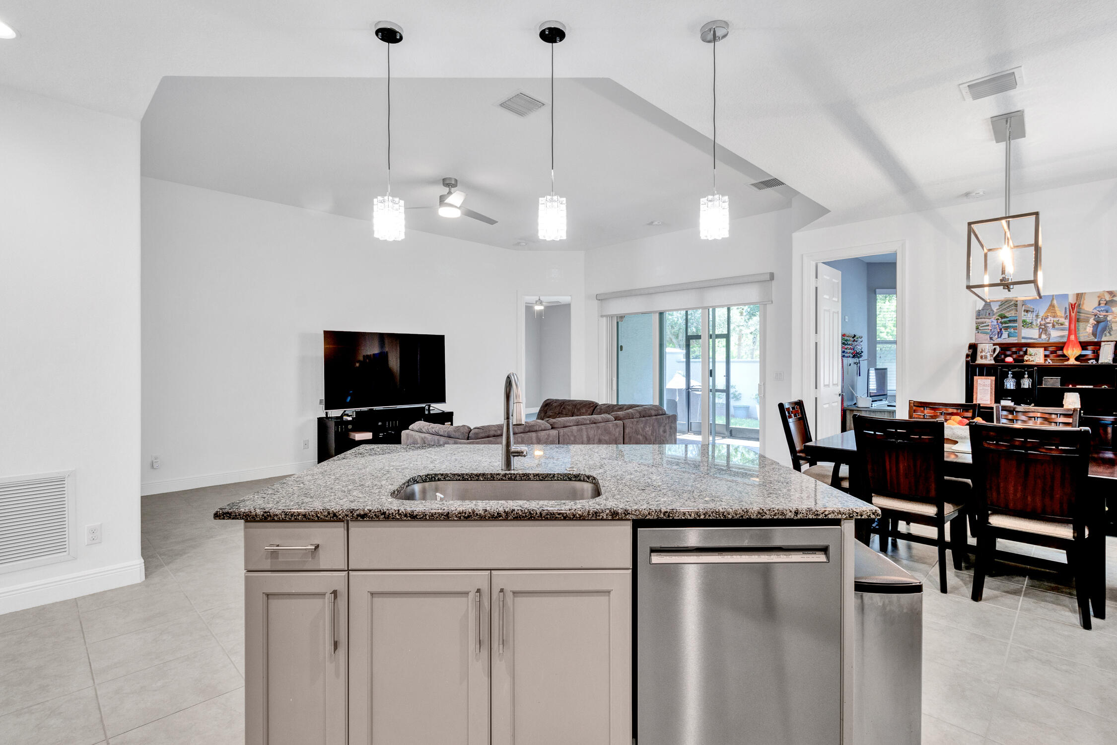 BELLA VISTA ISLES - Residential