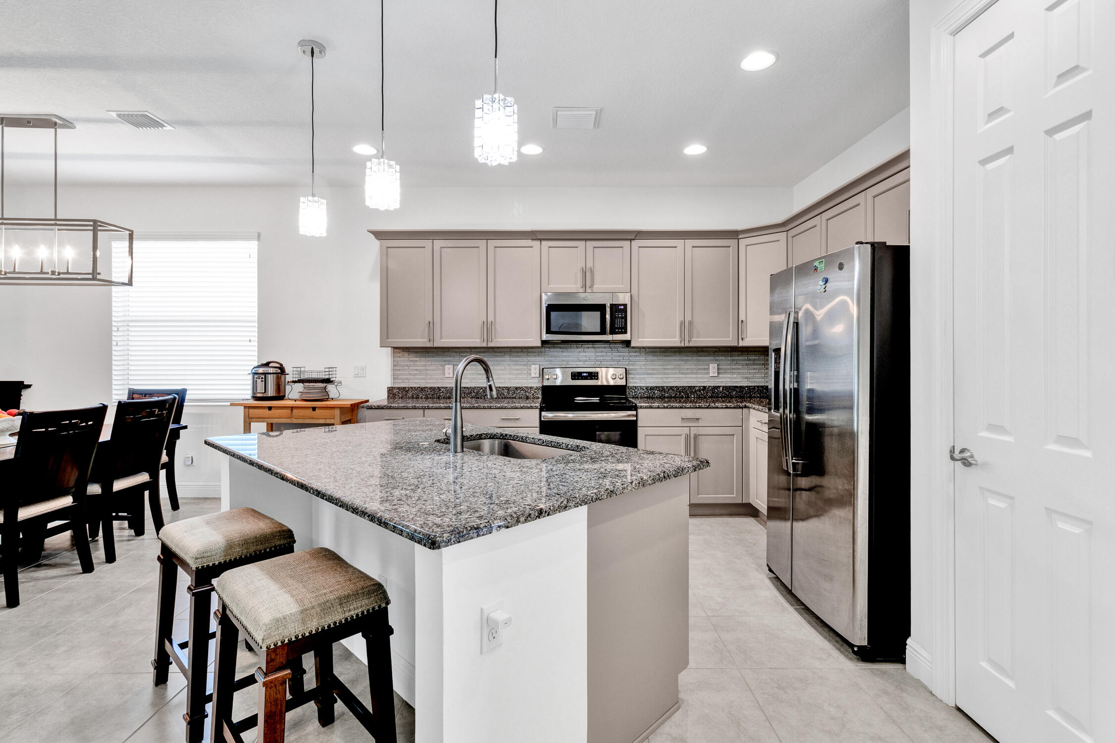 BELLA VISTA ISLES - Residential