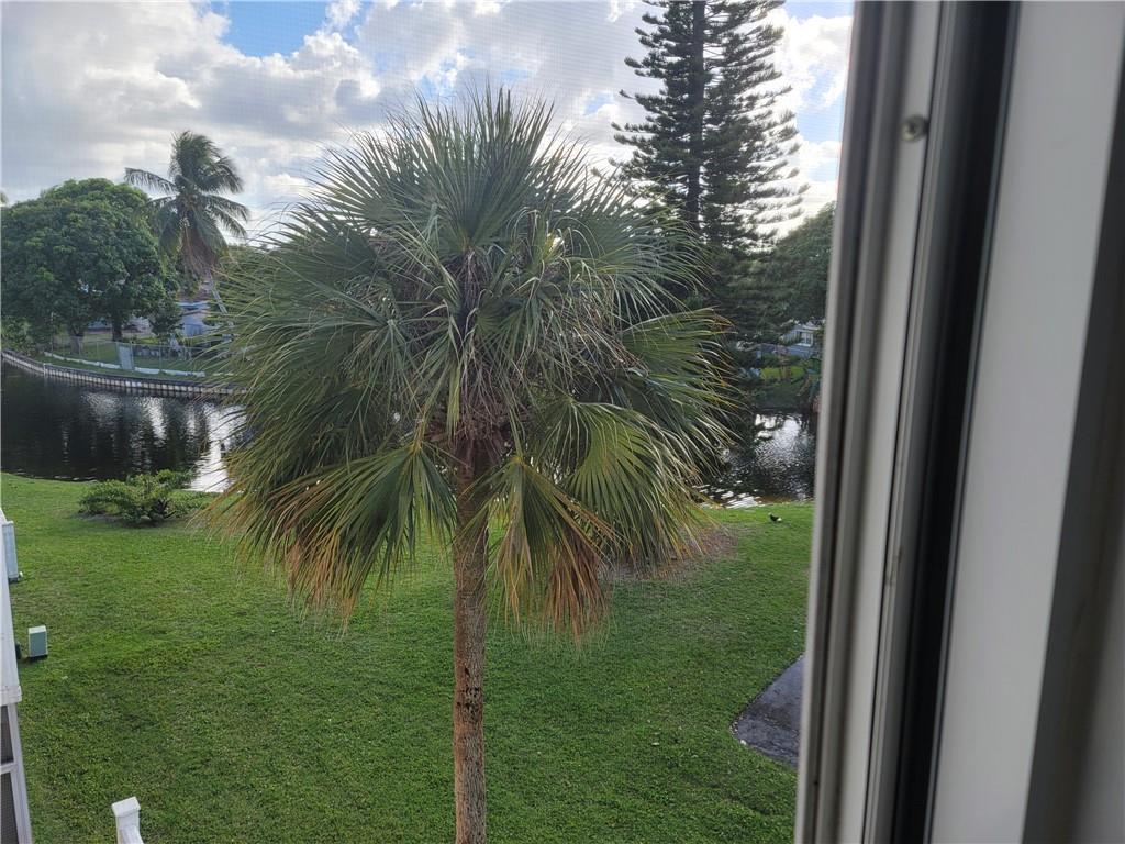 GORGEOUS CONDO STUNNING 2 BEDROOMS 2 BATHS. TASTEFULLY REMODELLED.IMPACK WINDOWS & ENJOY ENCLOSE FLORIDA ROOM FOR MORE SPACE.THR0UGHOUT CIRAMIC FLOOR. THE CONDO IN AN ACTIVE ADULT COMMUNITY 55+ WITH POOL, FIFNESS CENTER, LIBRARY, TENNIS COURTS, SHUFFLEBOARD, LARGE POOL DECK, BARBECUE GRILLS.