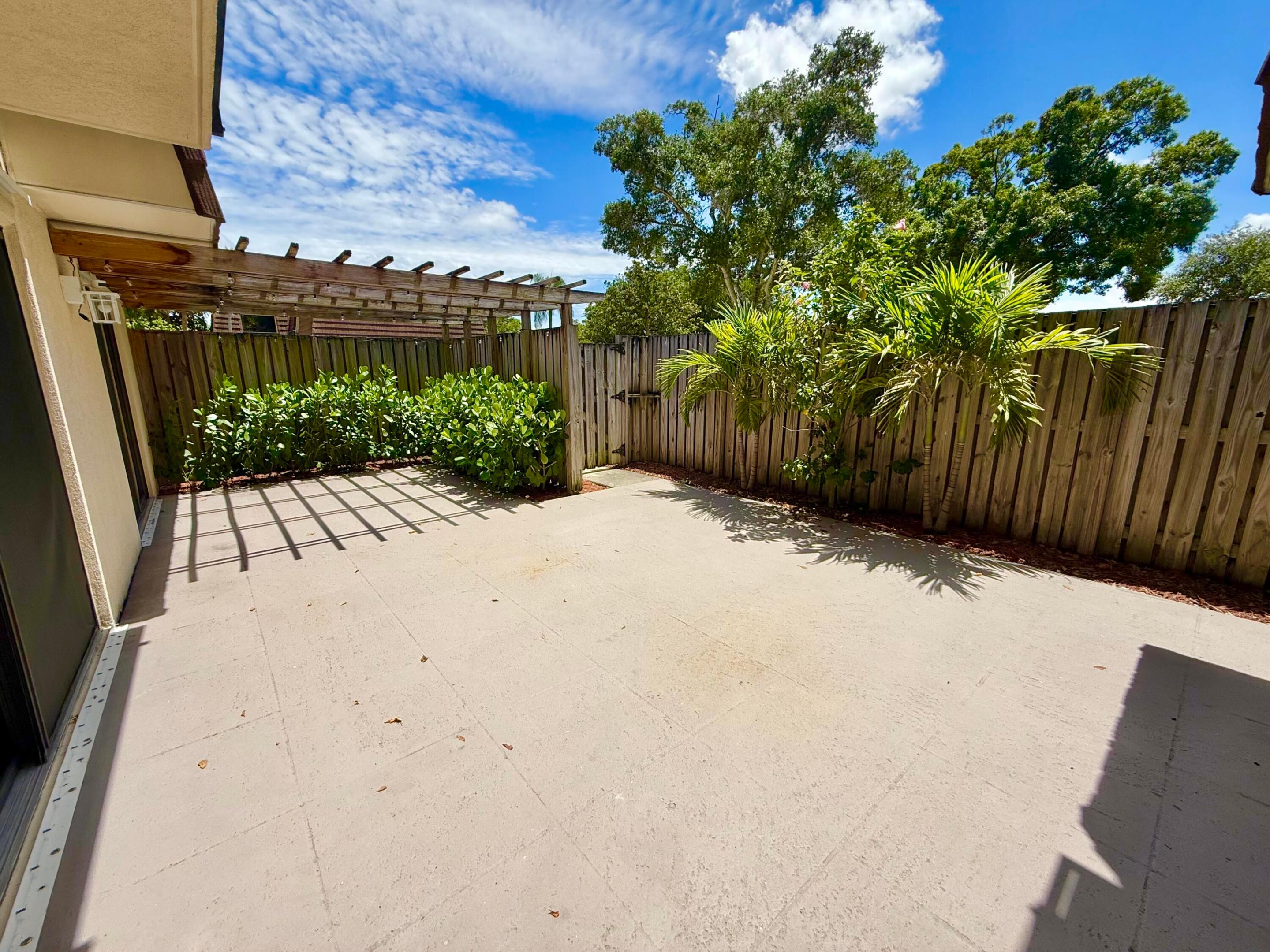 GARDEN LAKES - Residential Lease