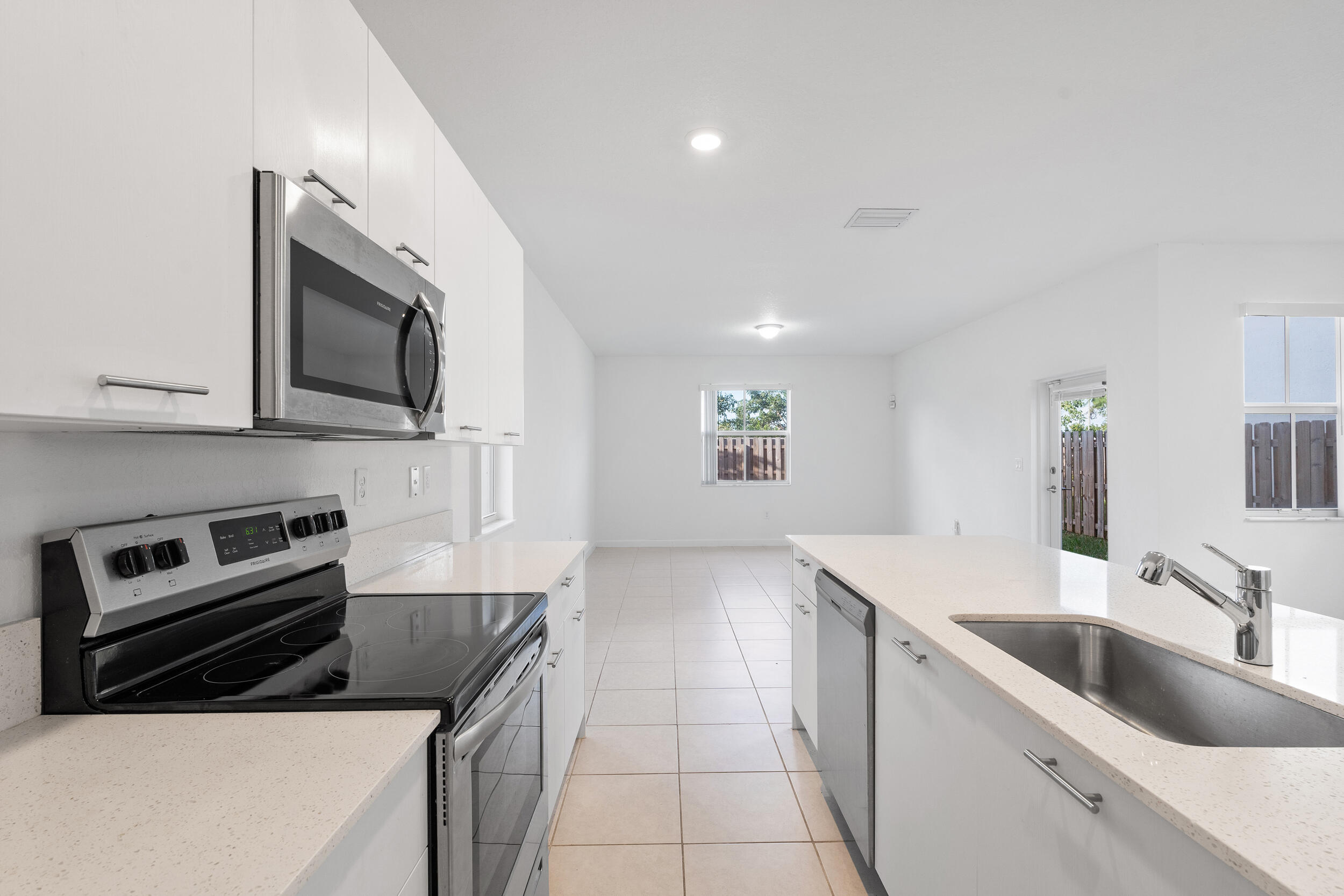 GOLF ESTS 1ST ADDN - Residential Lease