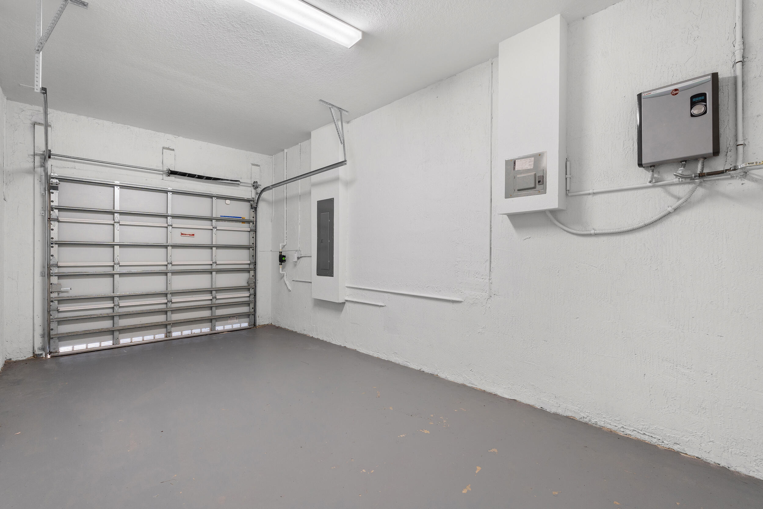 GOLF ESTS 1ST ADDN - Residential Lease