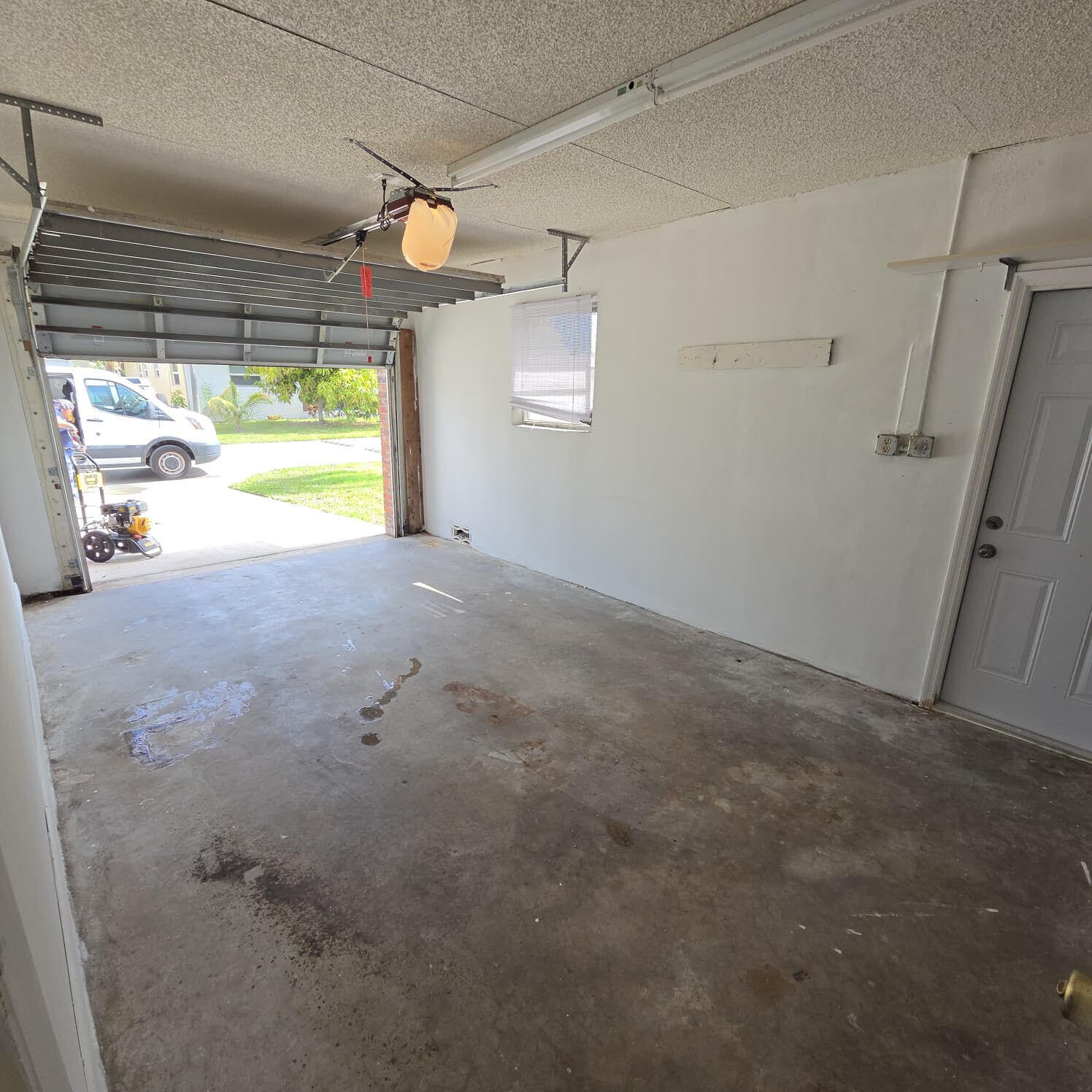 CRYSTAL LAKE 4TH SEC - Residential Lease