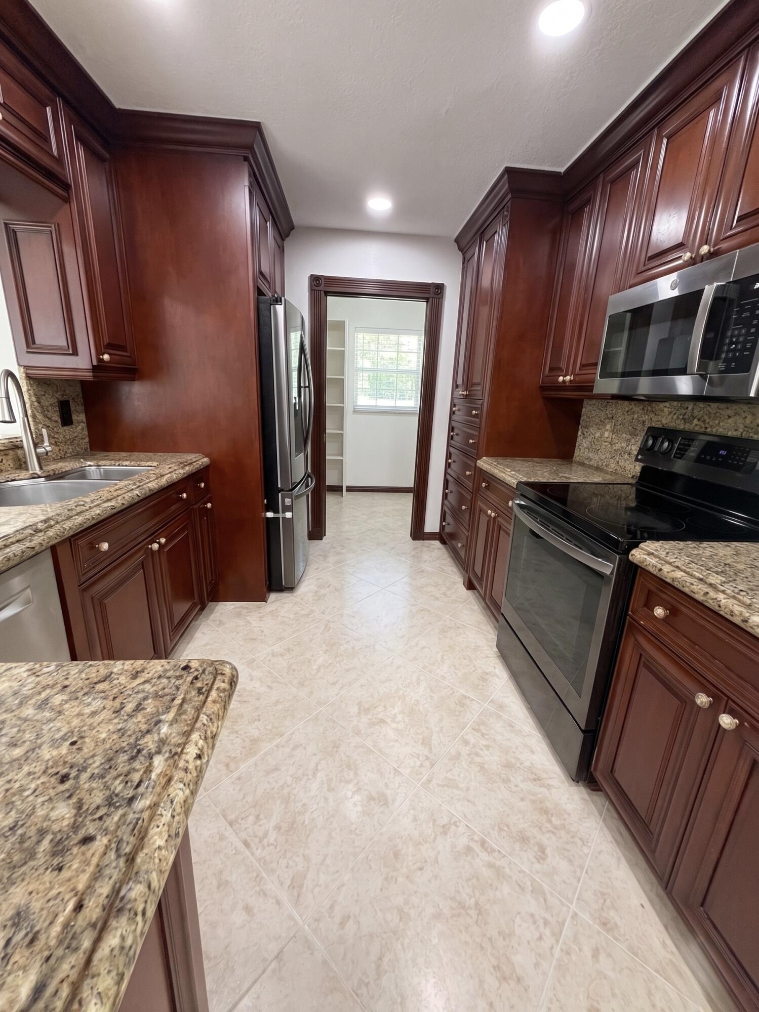 SPANISH ISLES II - Residential Lease