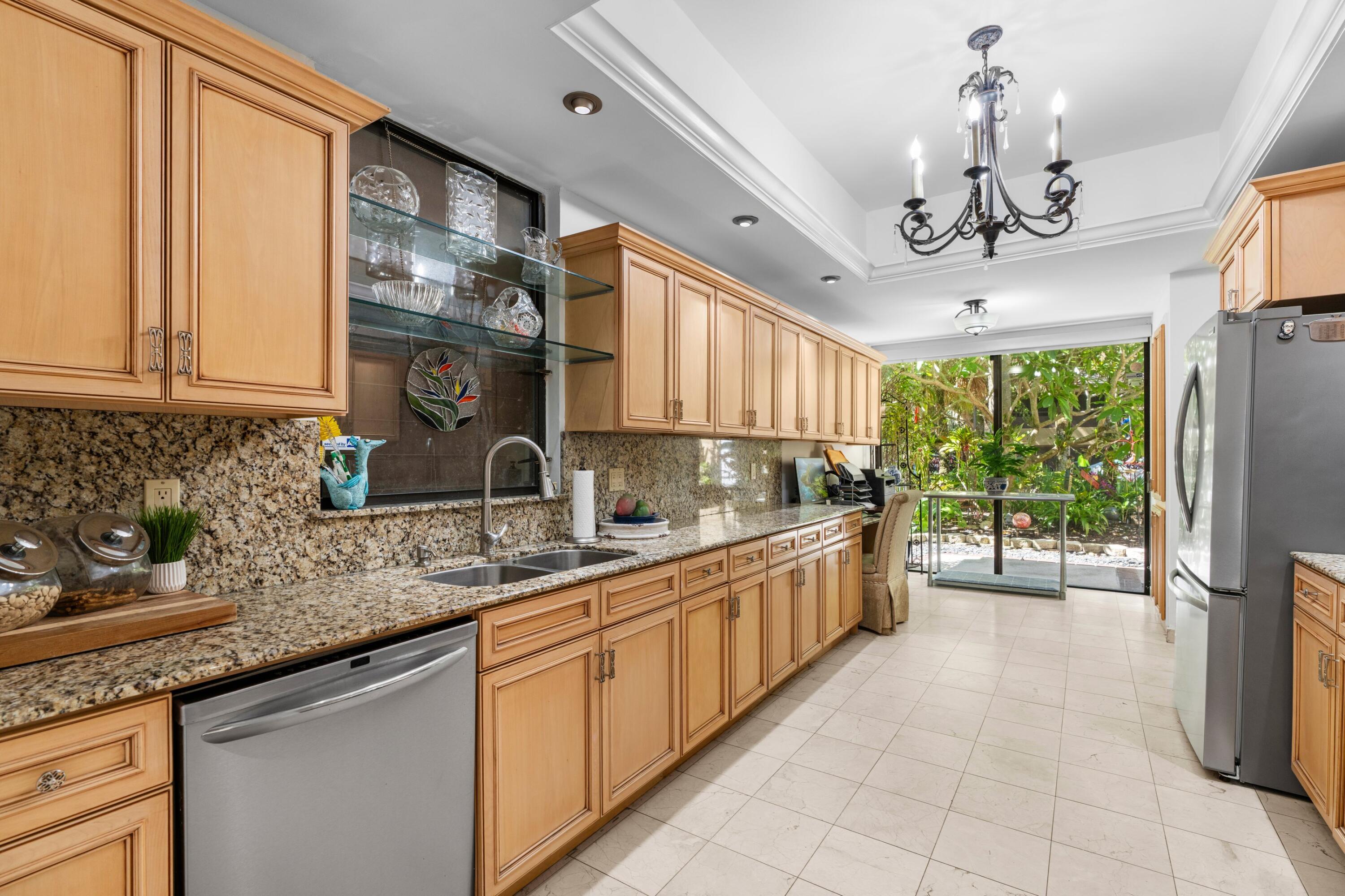 LANDS END - Residential