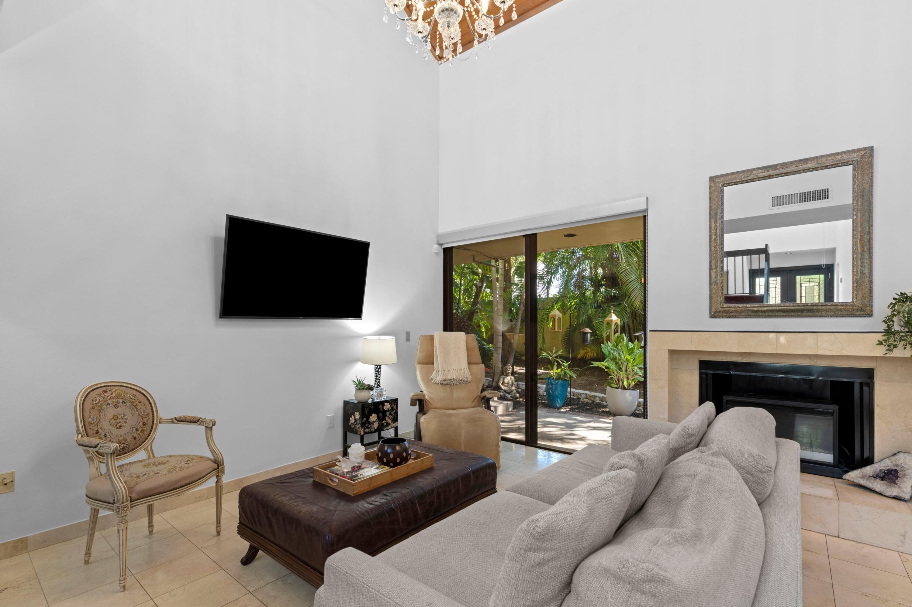LANDS END - Residential